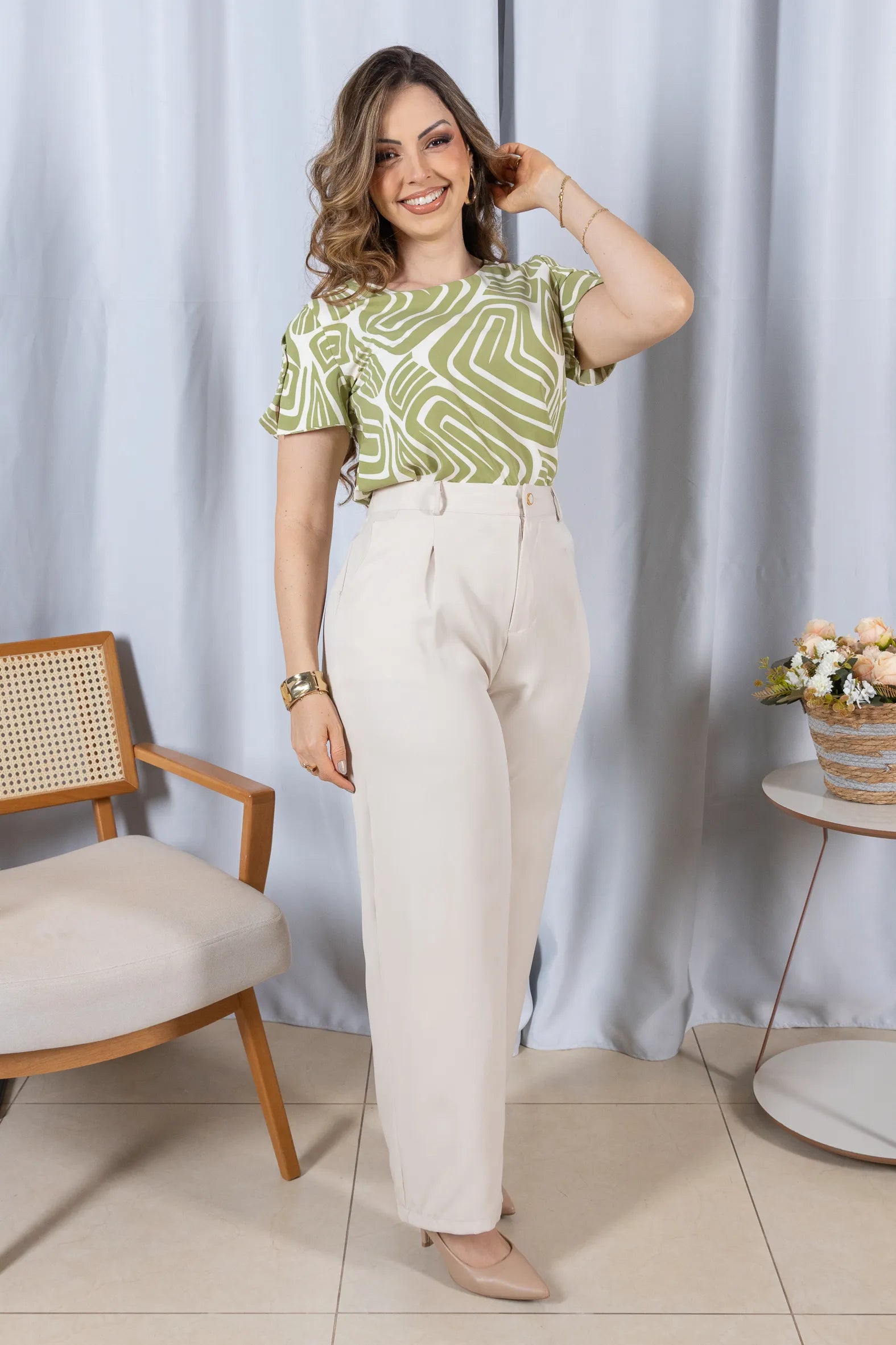 Blusa Manga Curta com Detalhe em Botão Crepe Classic Estampada Talia Verde