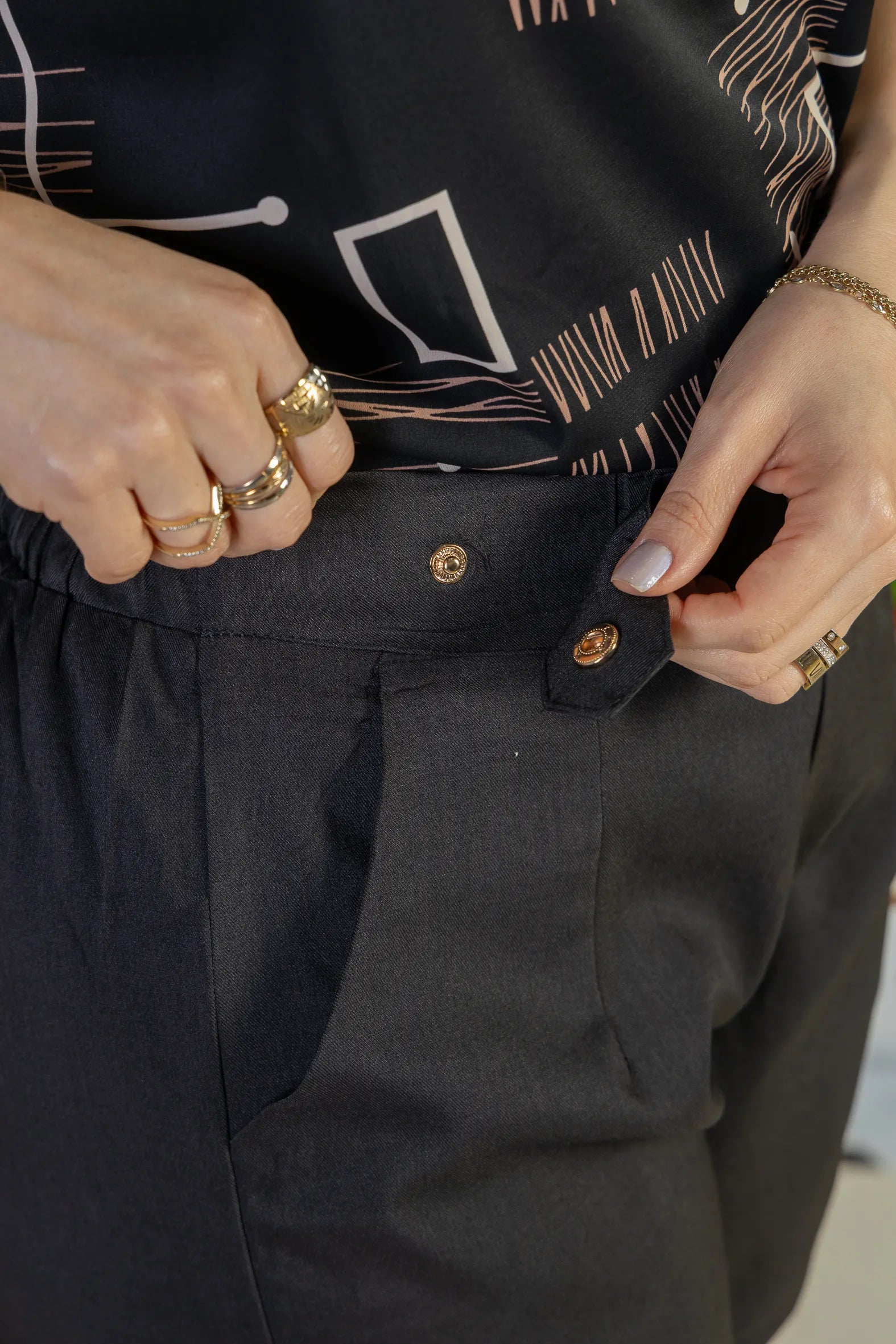 Shorts Detalhe Fivela Metálica Alfaiataria Lux Eliane Preto