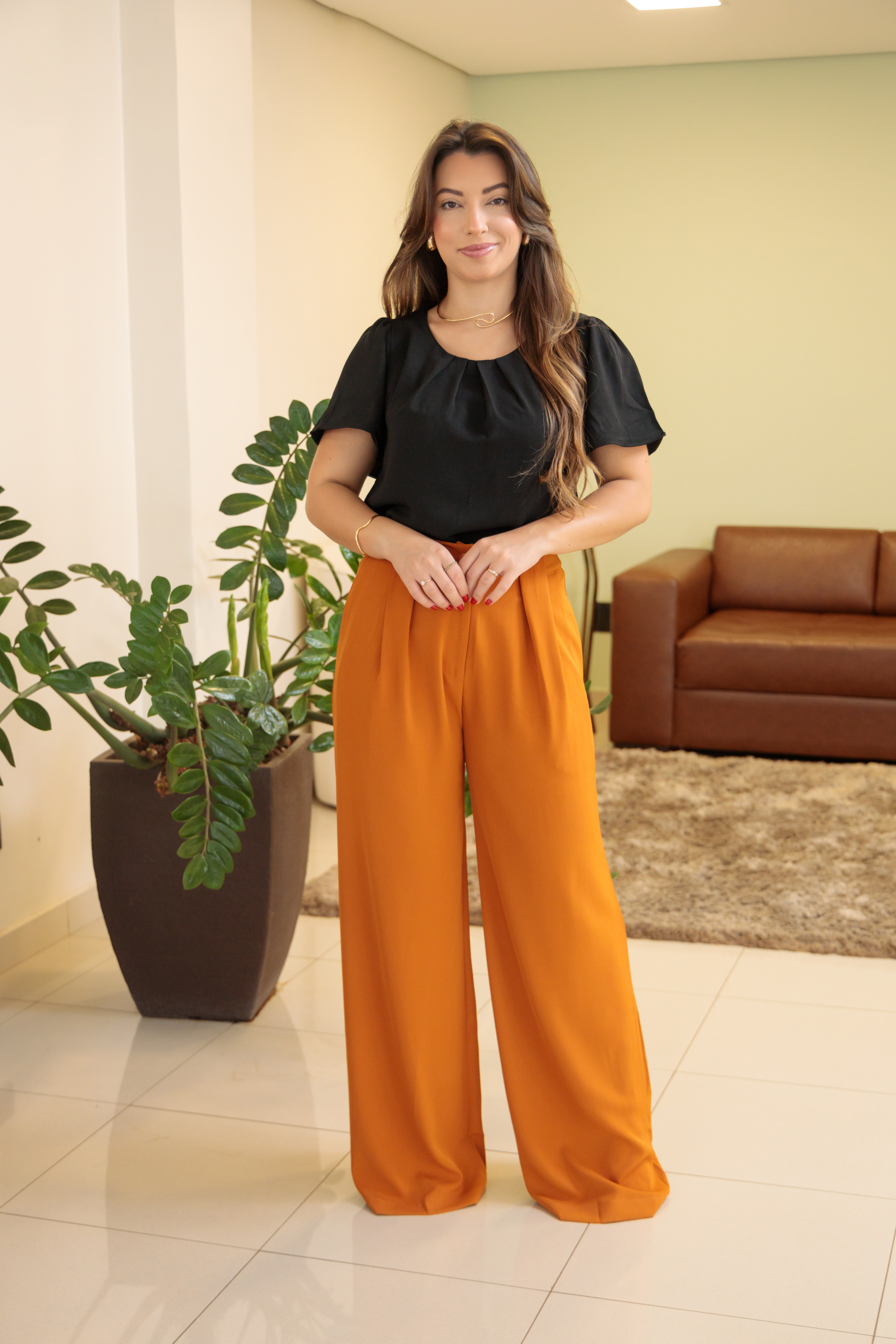 Blusa Pregas Colo Manga Flutuante Soraya Preta