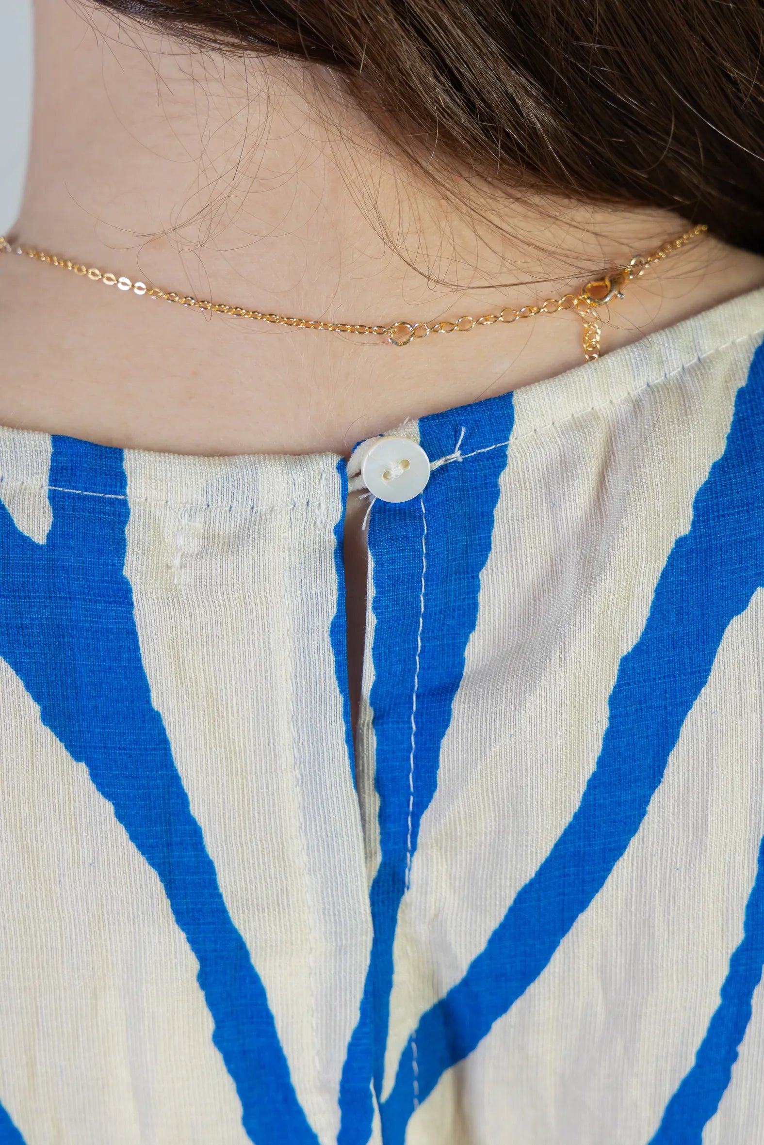 Macacão Regata Decote "V" Visco Rústico Emily Estampado Azul