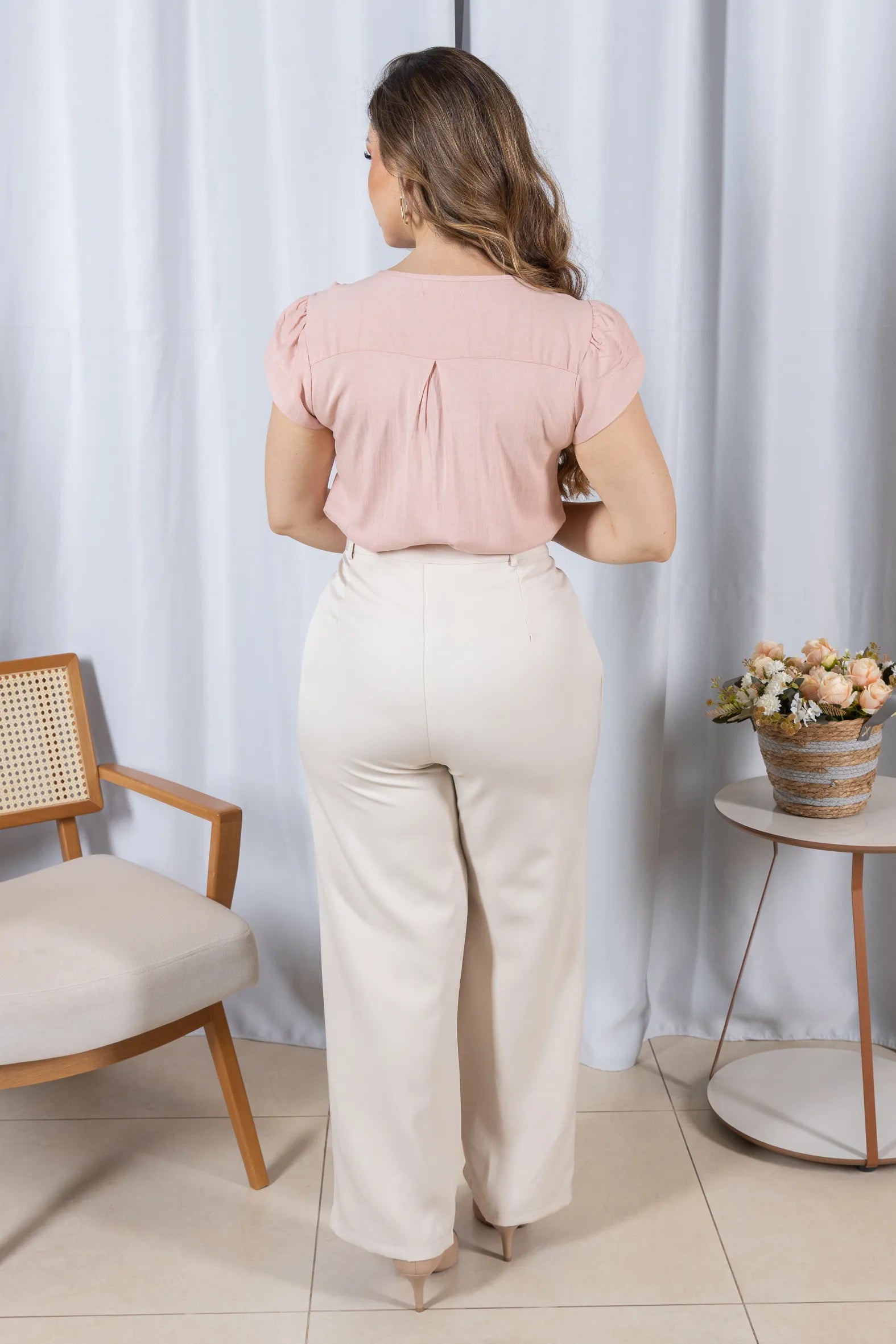 Blusa Manga Curta Transpassada Decote V em Visco Linen com Gola Detalhada Iris Rosa