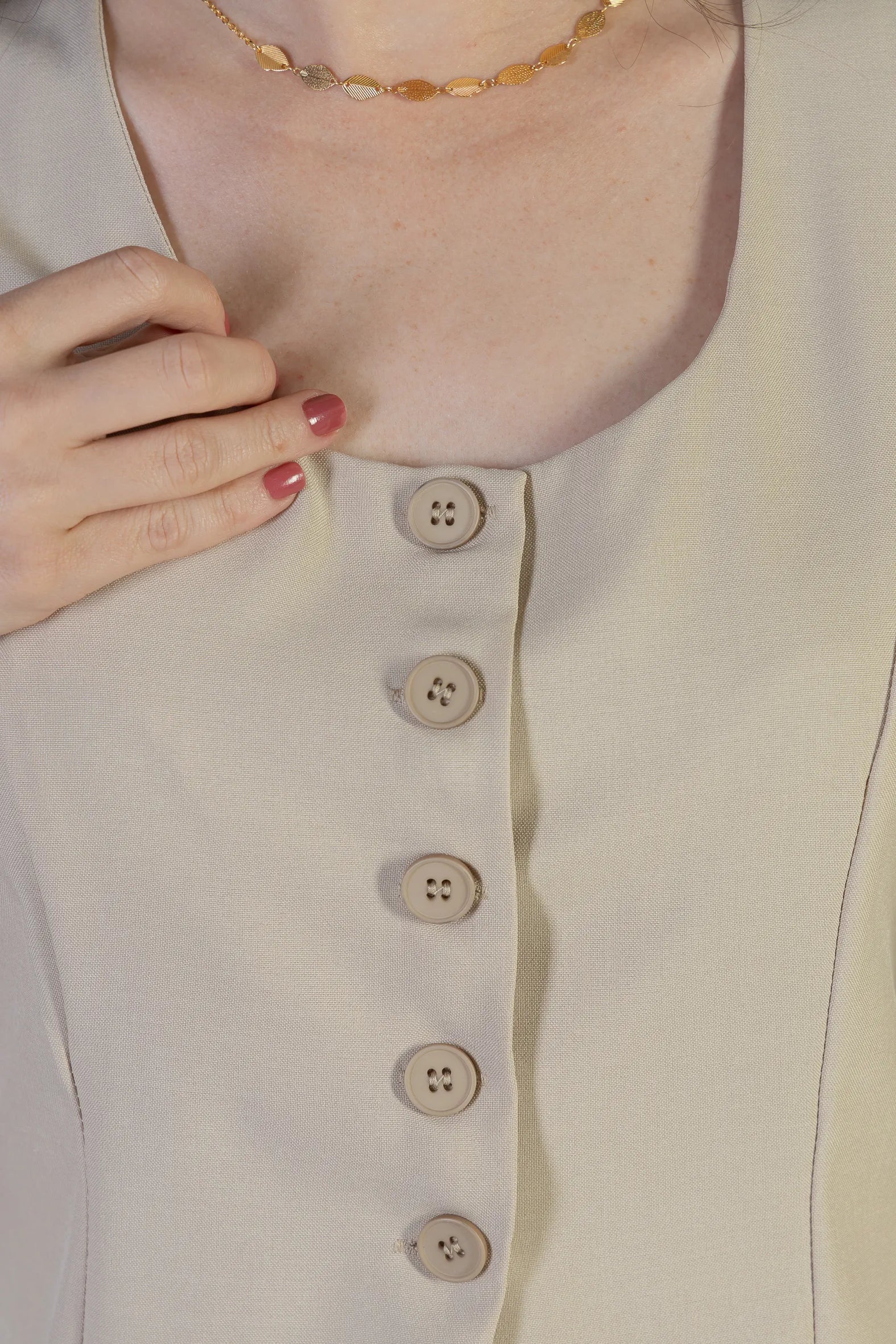 Colete Regata Alfaiataria Detalhe Botão Livia Creme