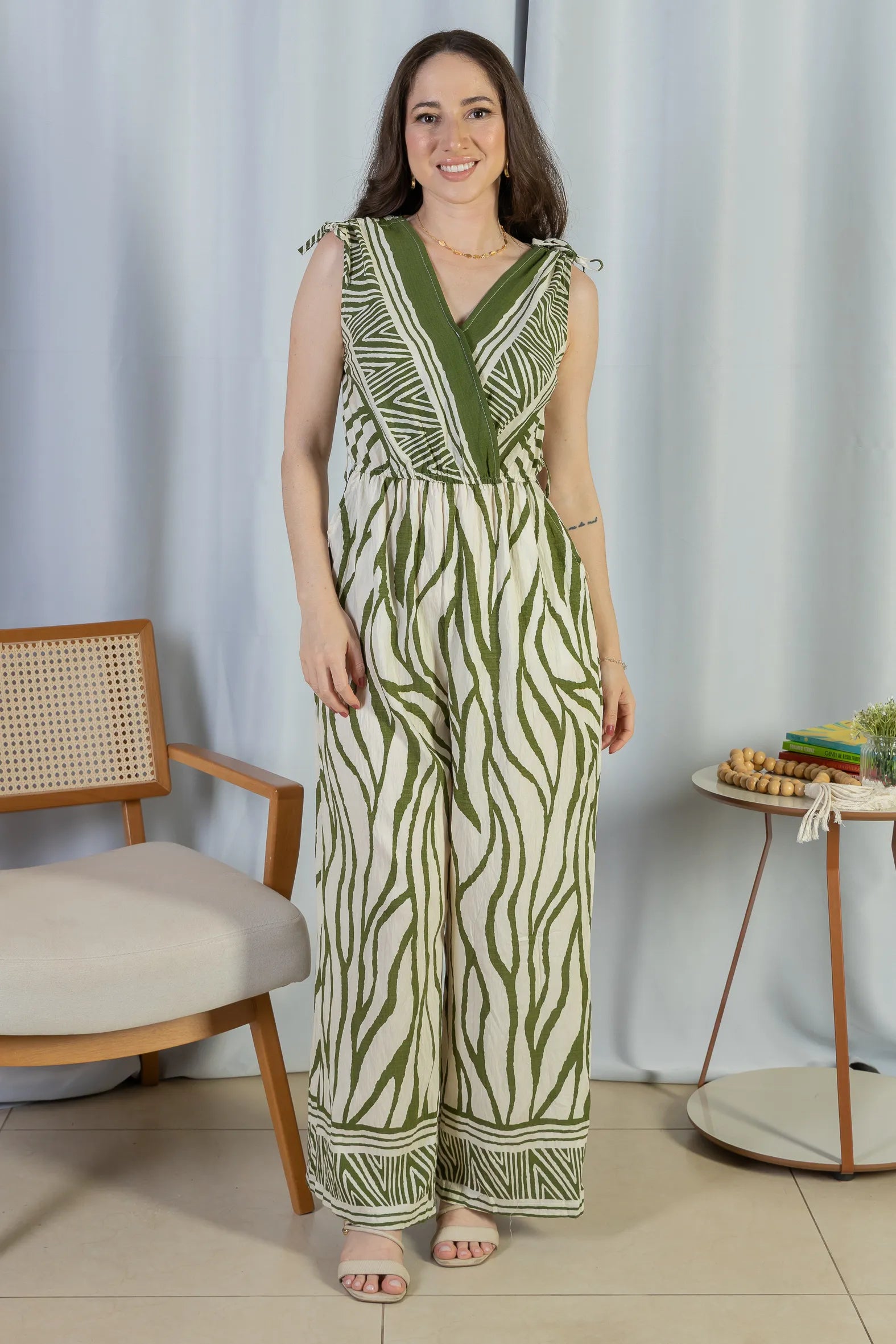 Macacão Regata Decote "V" Visco Rústico Emily Estampado Verde