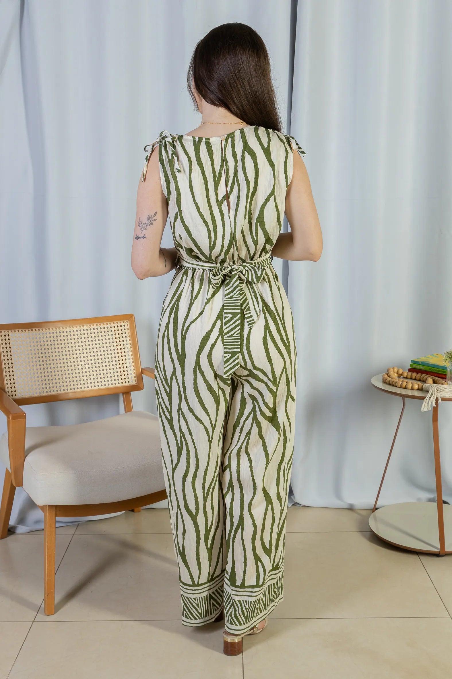 Macacão Regata Decote "V" Visco Rústico Emily Estampado Verde