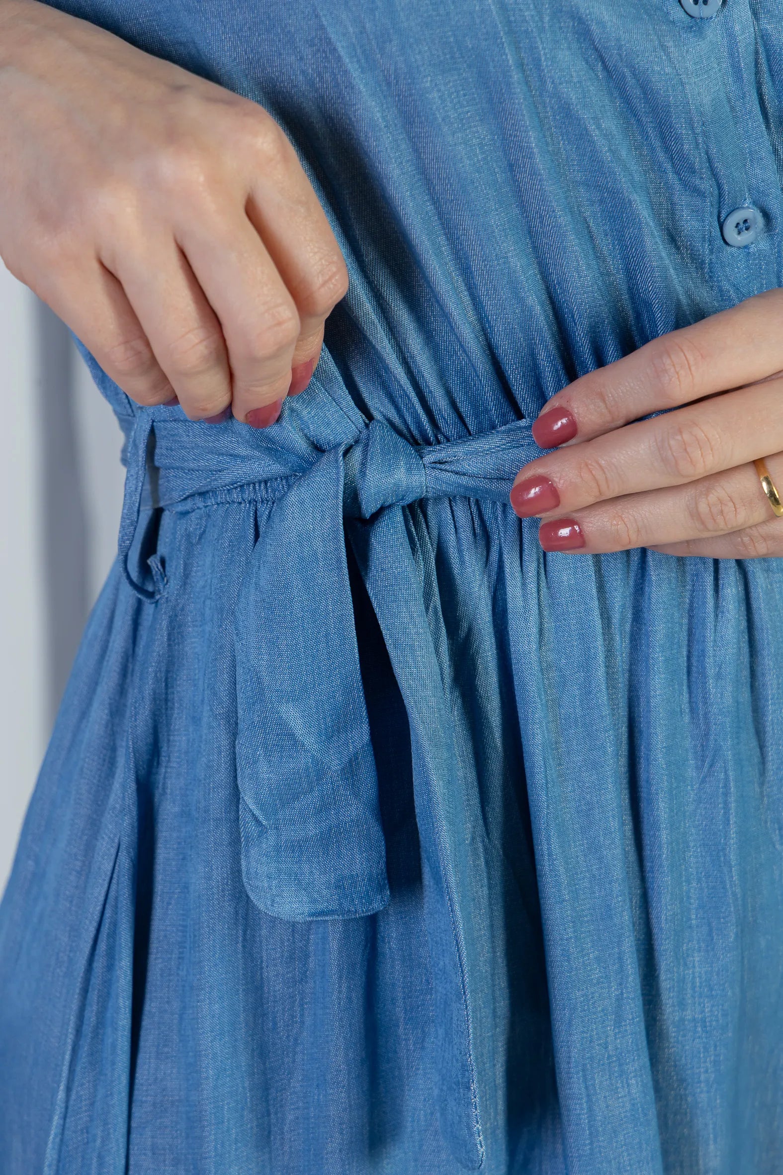 Vestido Logo Detalhe Botão Lyocell Vitória Azul Claro