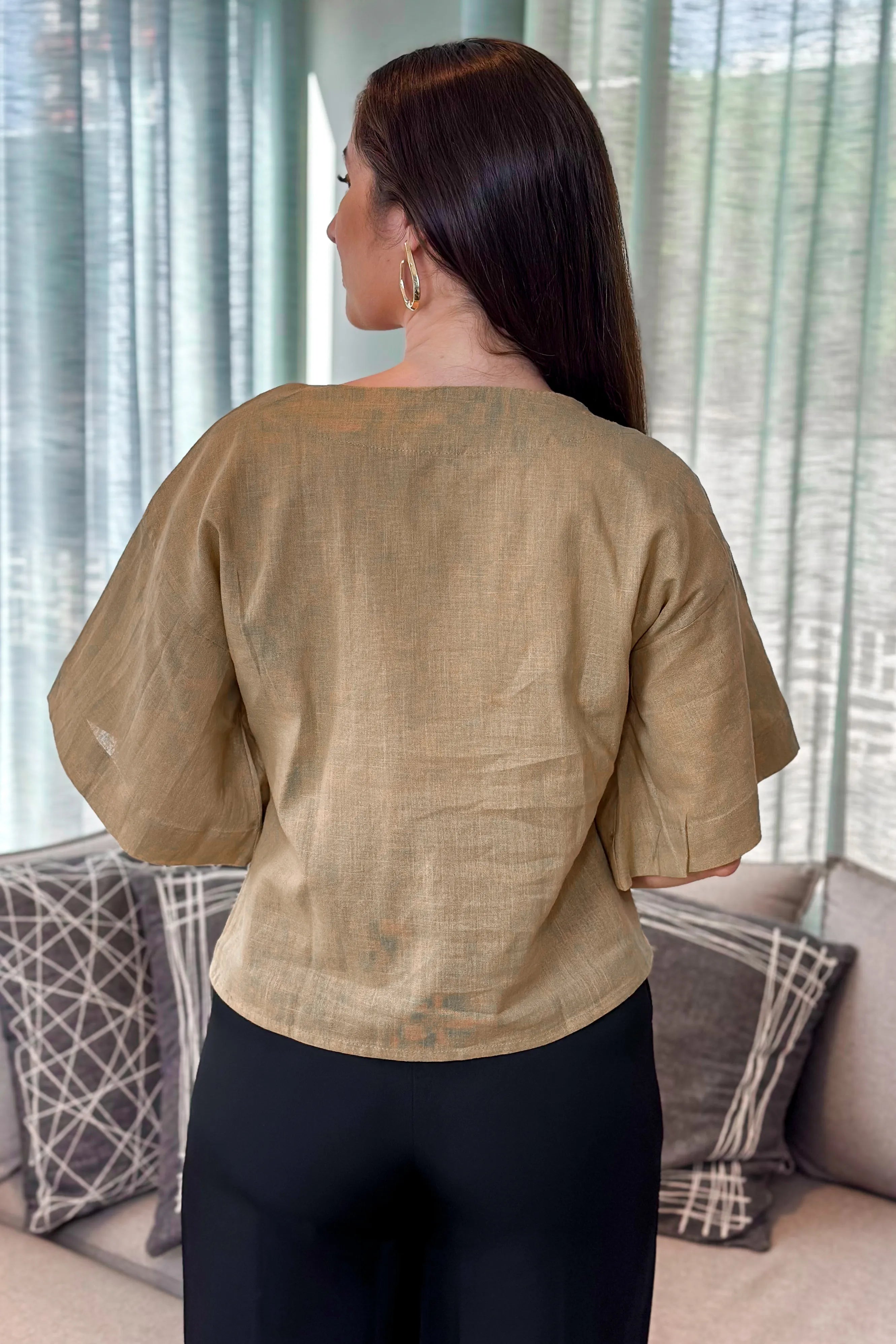 Blusa Manga Curta Detalhe Frente Eduarda Marrom