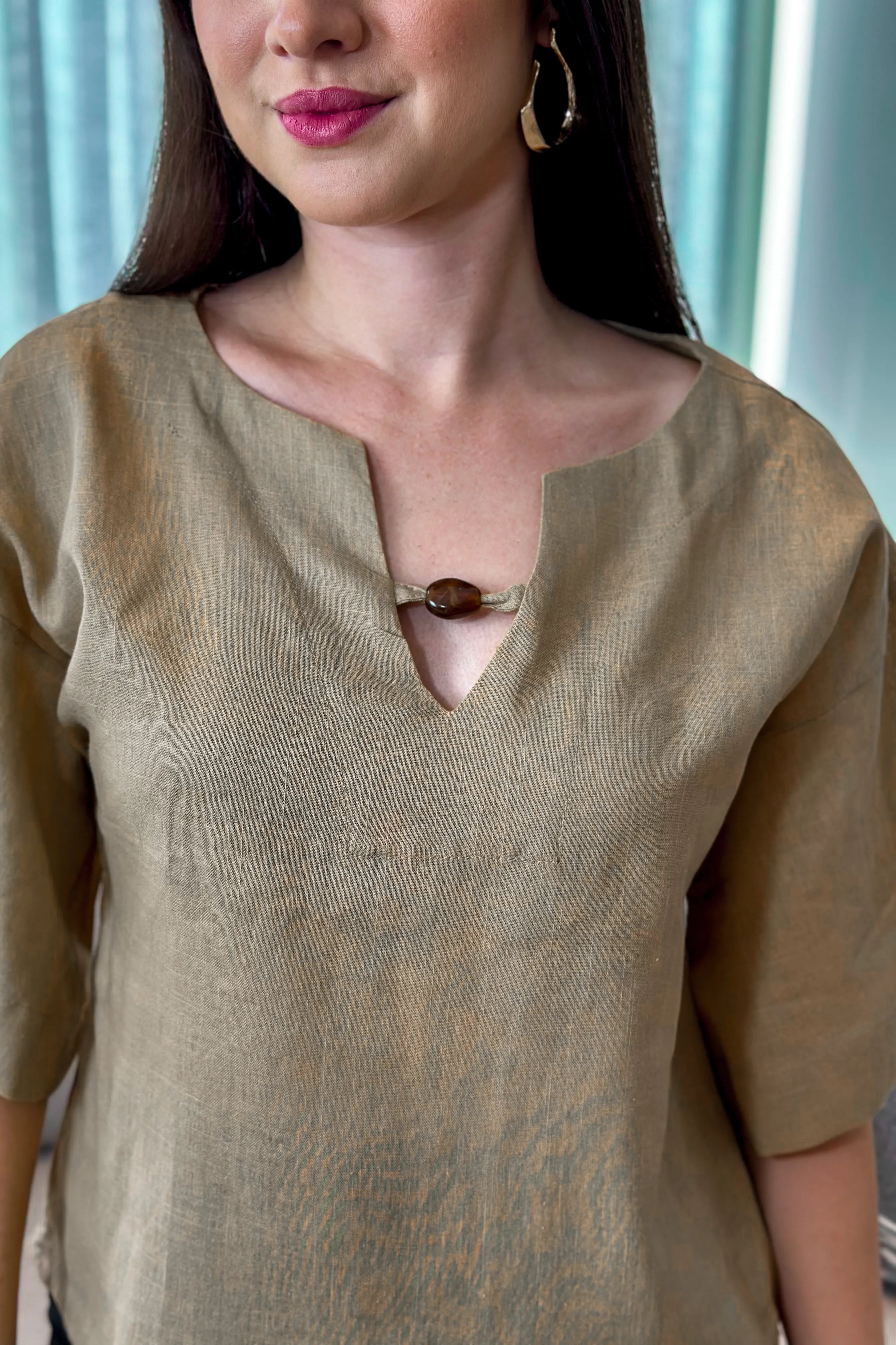 Blusa Manga Curta Detalhe Frente Eduarda Marrom