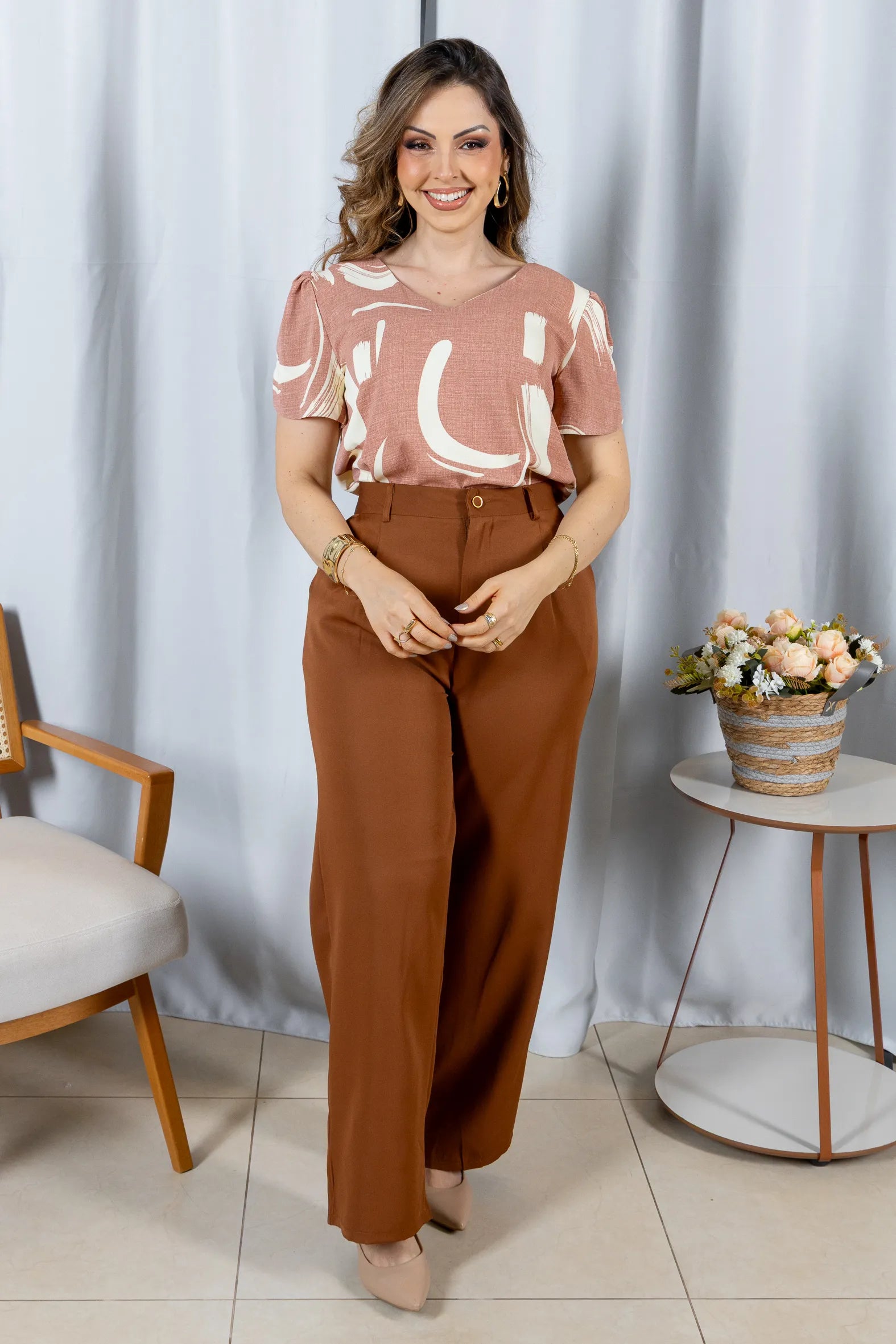 Blusa Manga Curta em Crepe Classic Detalhe Botão Alessandra Estampada Rosê