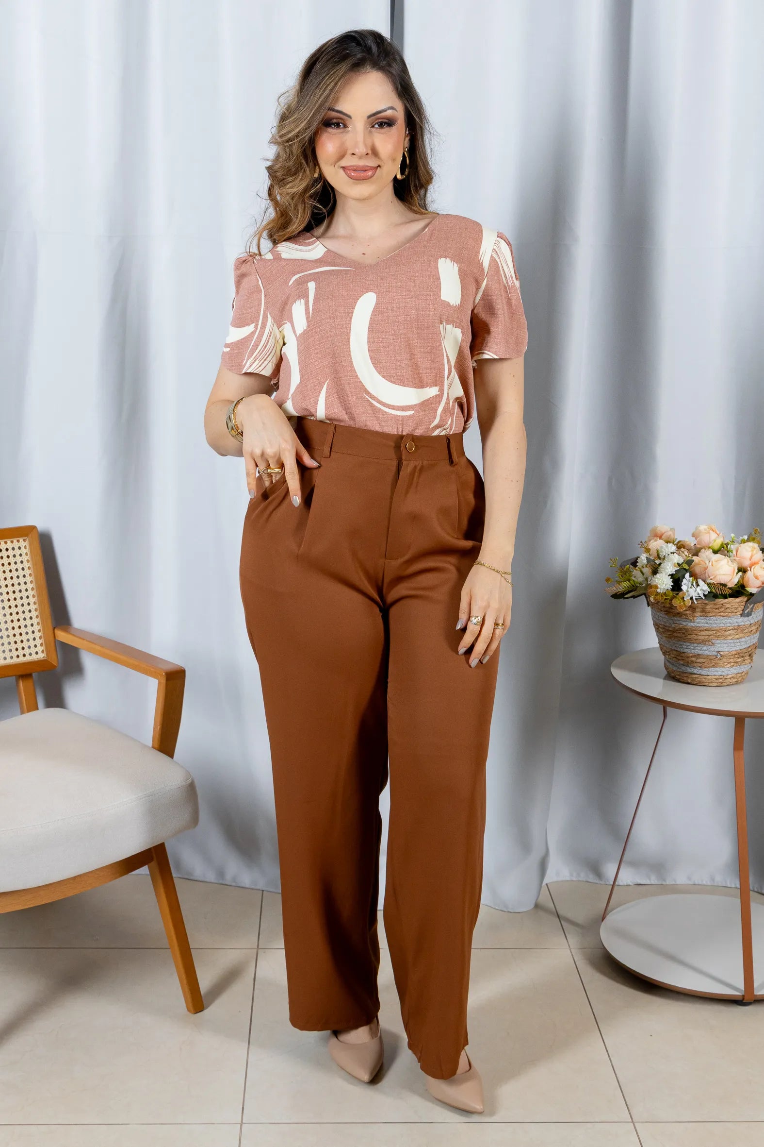 Blusa Manga Curta em Crepe Classic Detalhe Botão Alessandra Estampada Rosê
