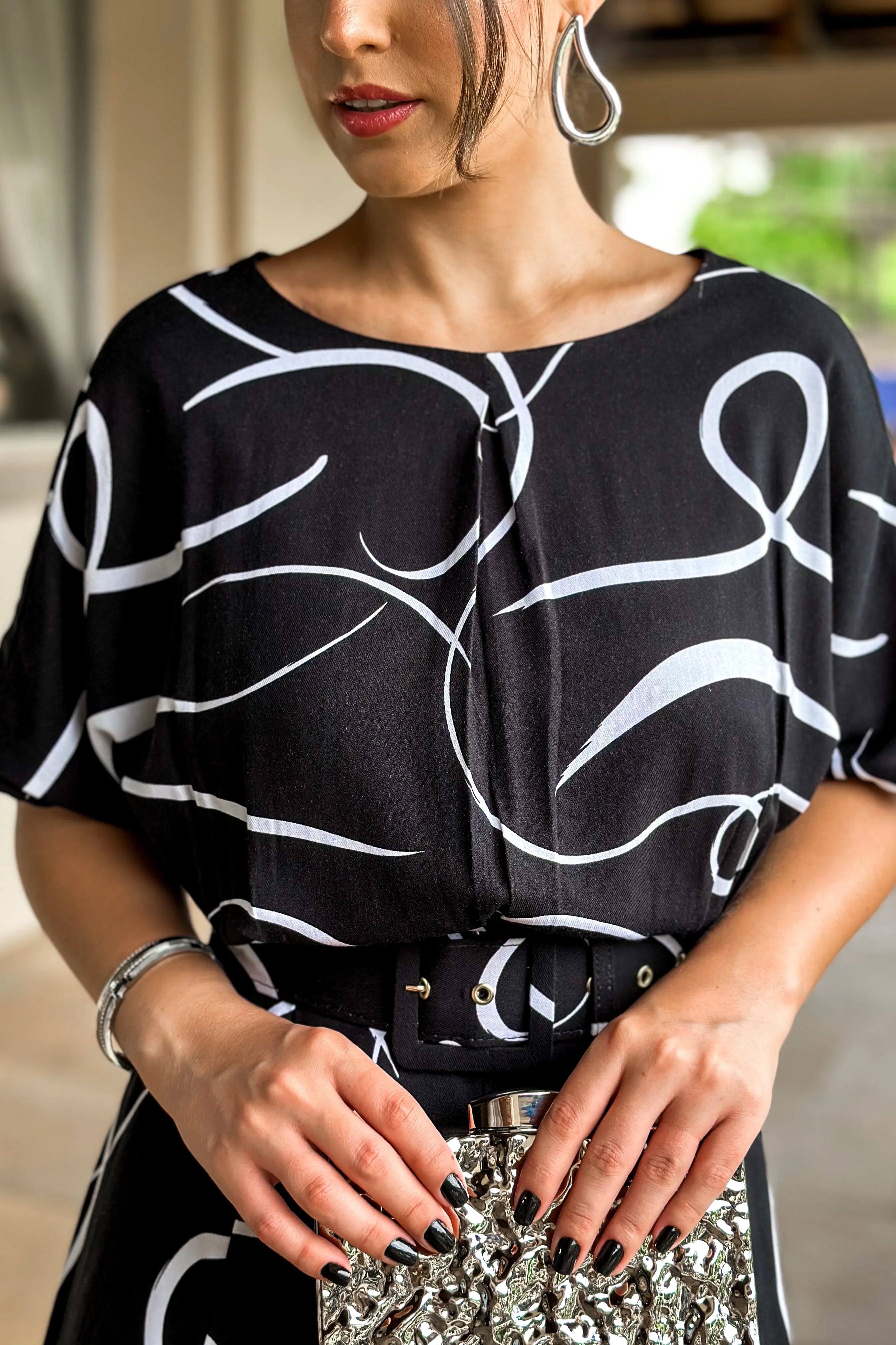 Vestido Midi Com Cinto Encapado Paola Estampado Preto