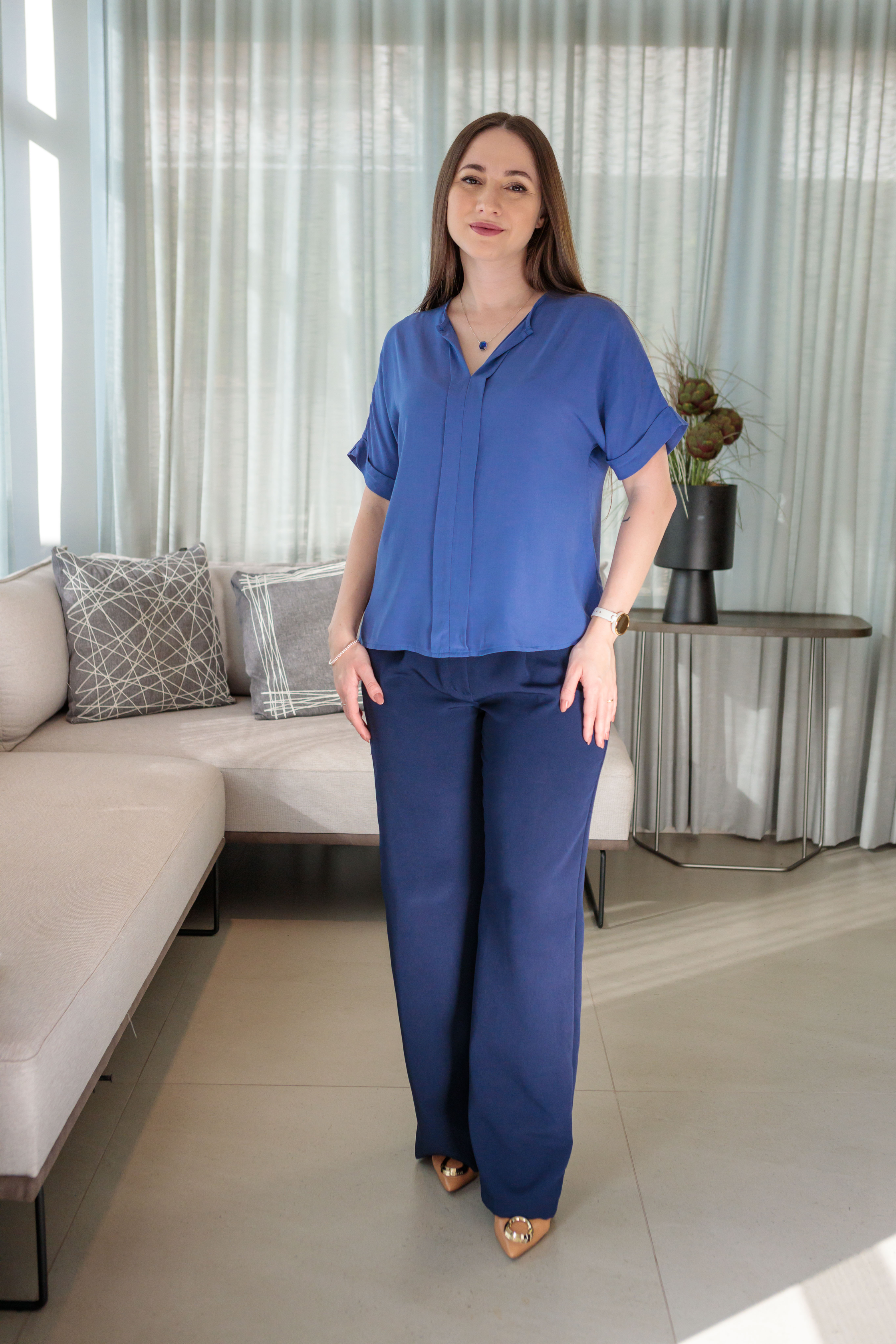 Blusa Viscose Lisa Decote "V" Clarice Azul Oceano