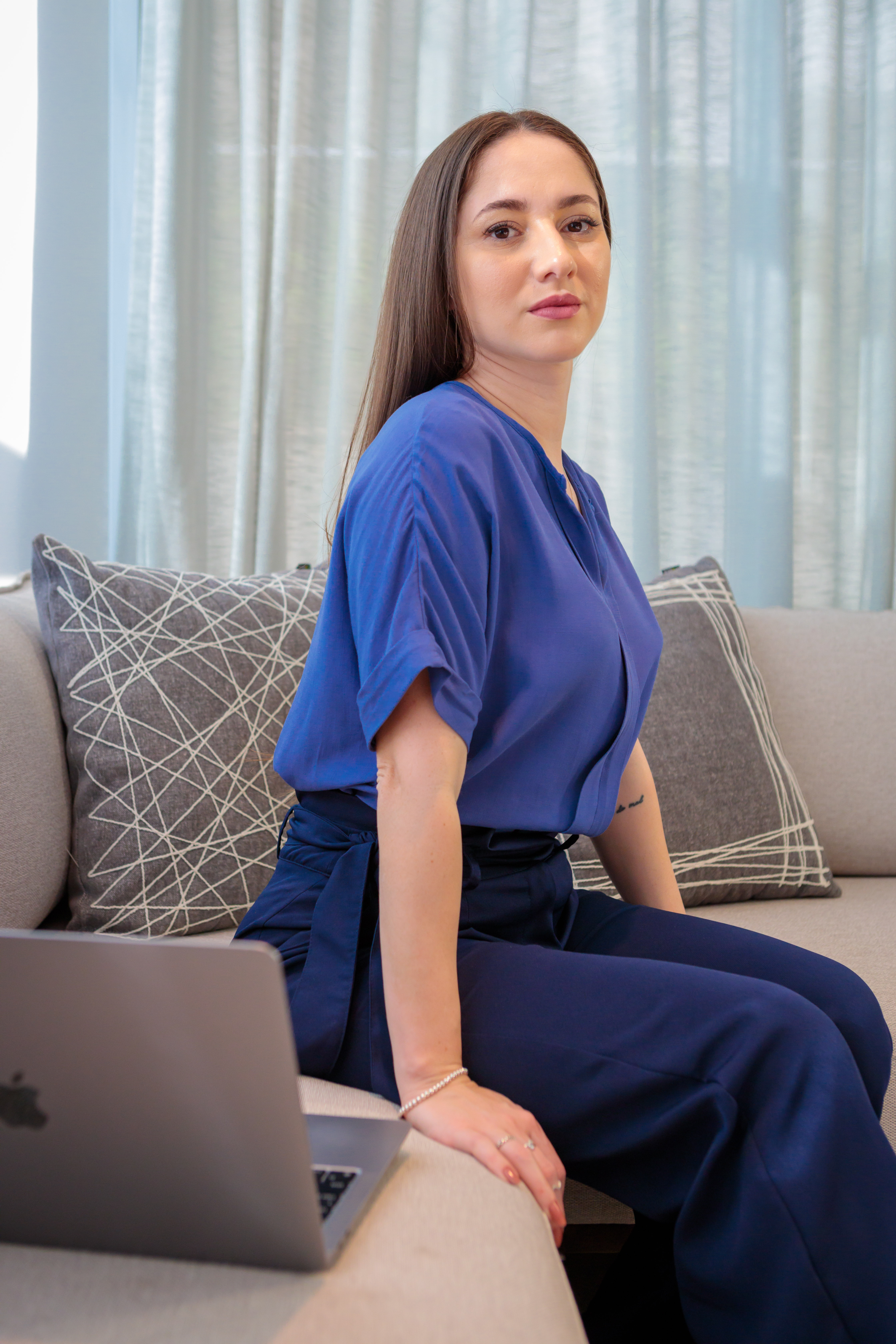 Blusa Viscose Lisa Decote "V" Clarice Azul Oceano - imporium