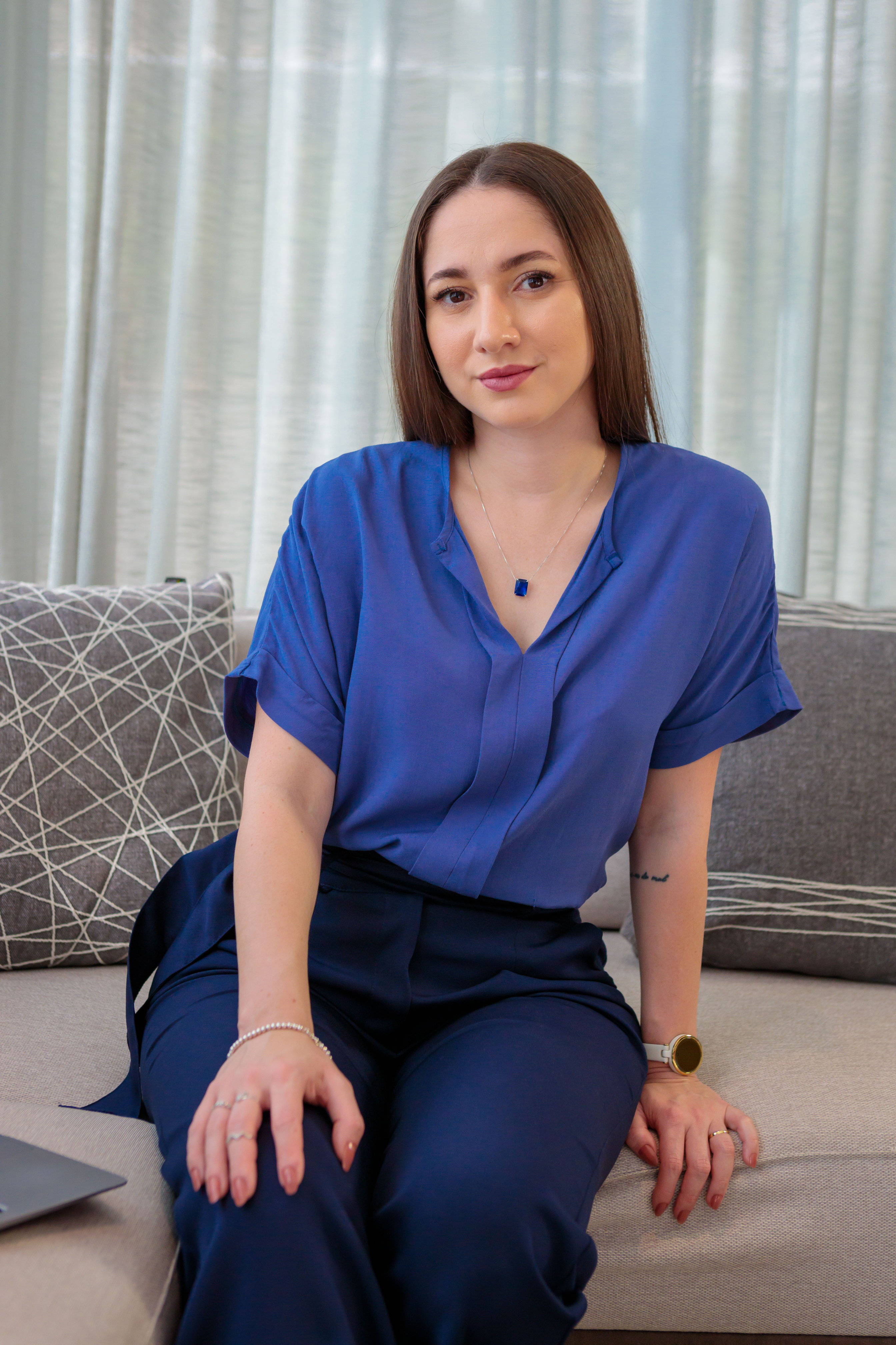 Blusa Viscose Lisa Decote "V" Clarice Azul Oceano