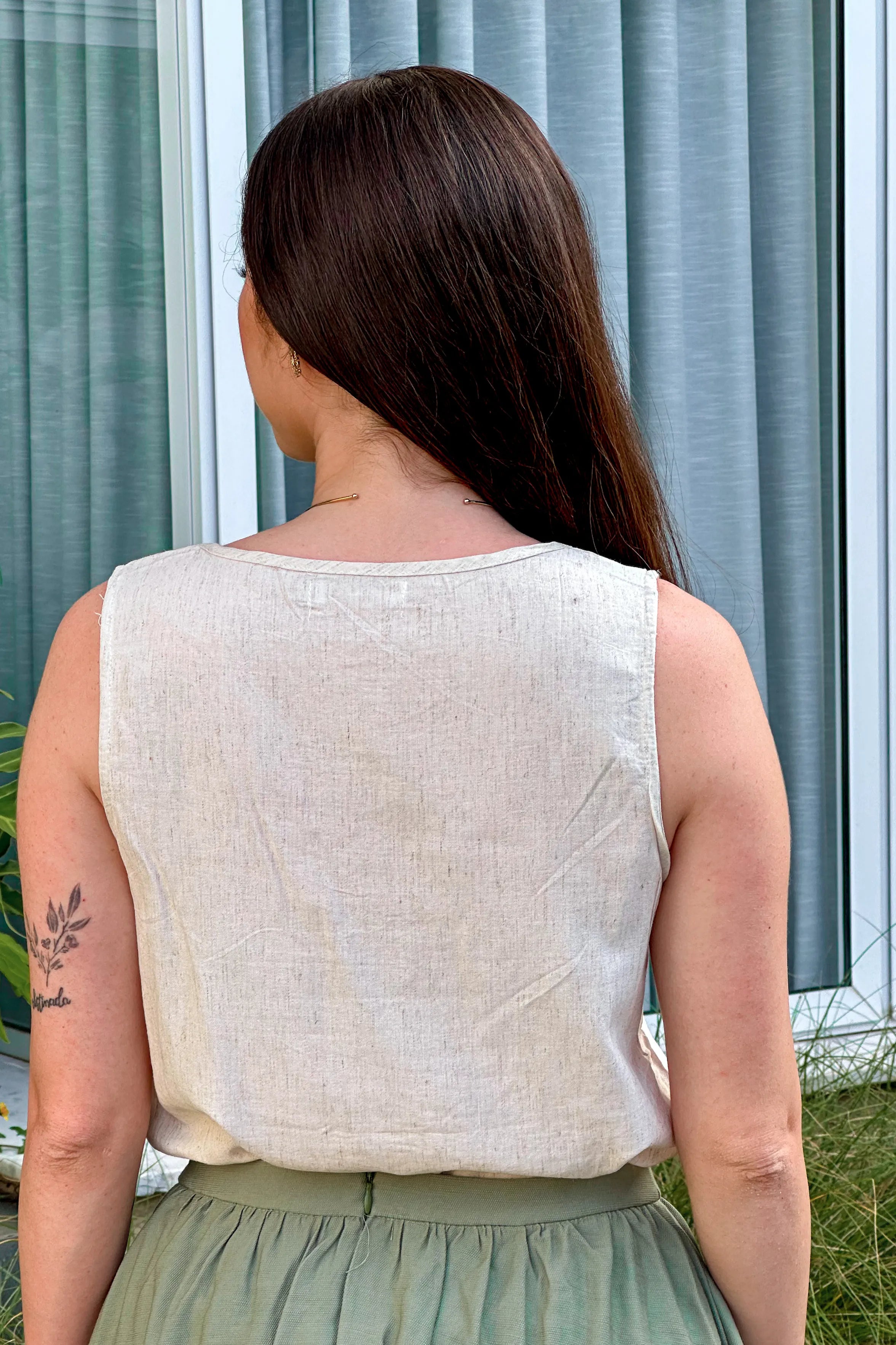 Blusa Regata Em Linho Detalhe Botão Rosy Creme