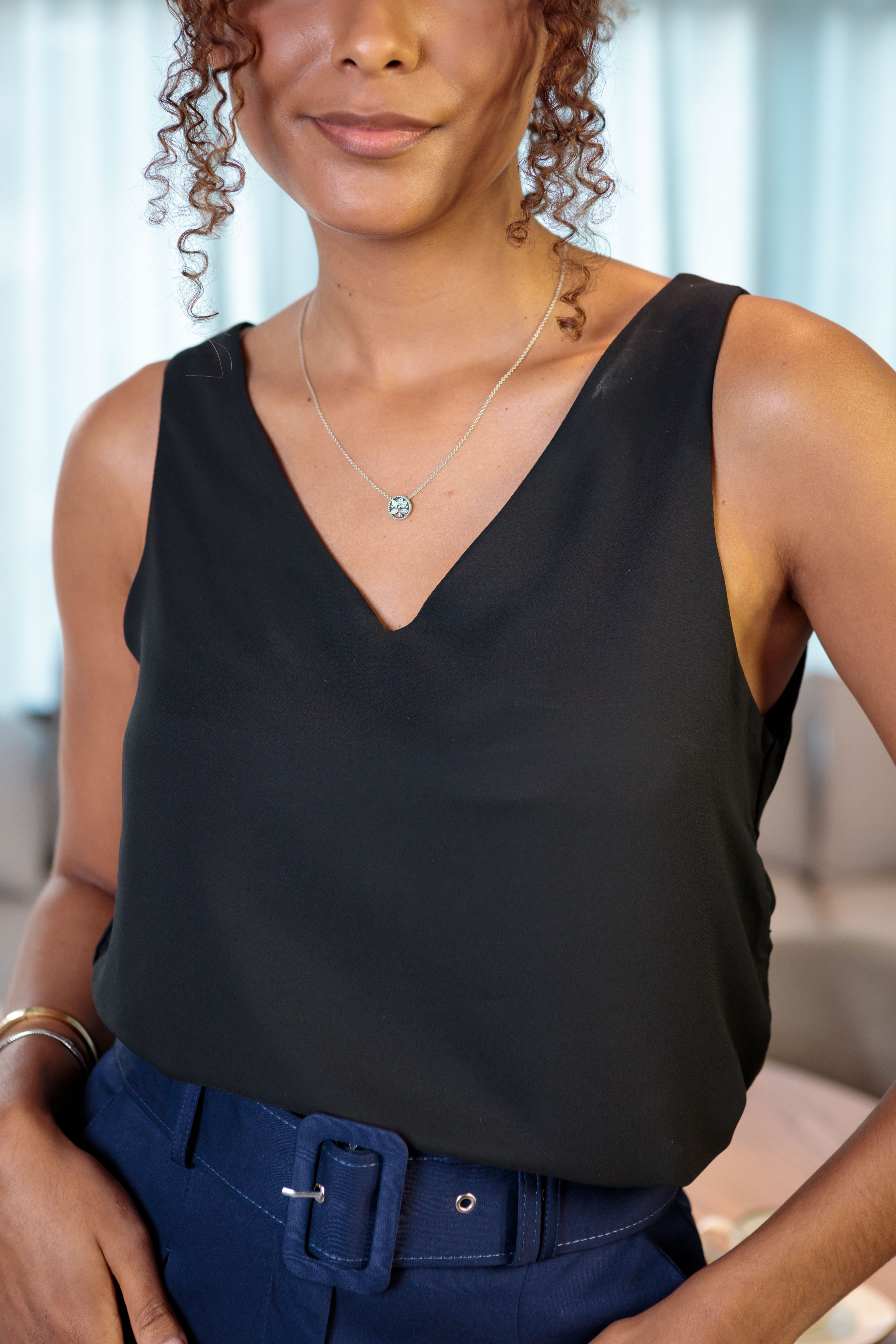 Blusa Regata Lisa Decote "V" Sabrina Preta