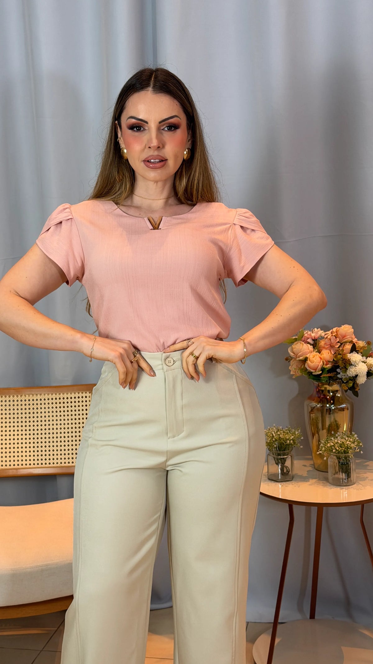 Conjunto: Blusa Laiara Rosa + Calça Joyce Creme