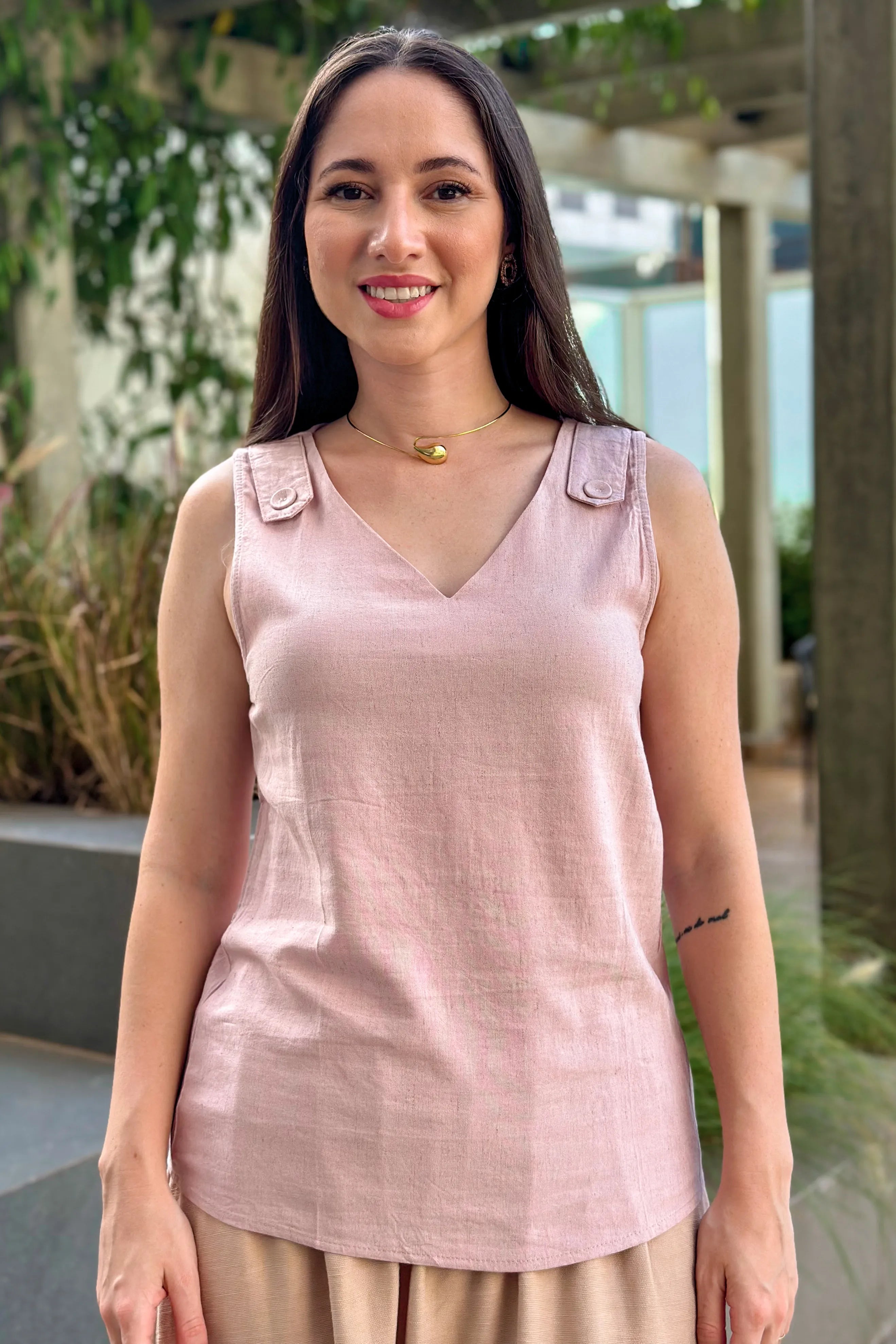 Blusa Regata Em Linho Detalhe Botão Rosy Rosa Claro
