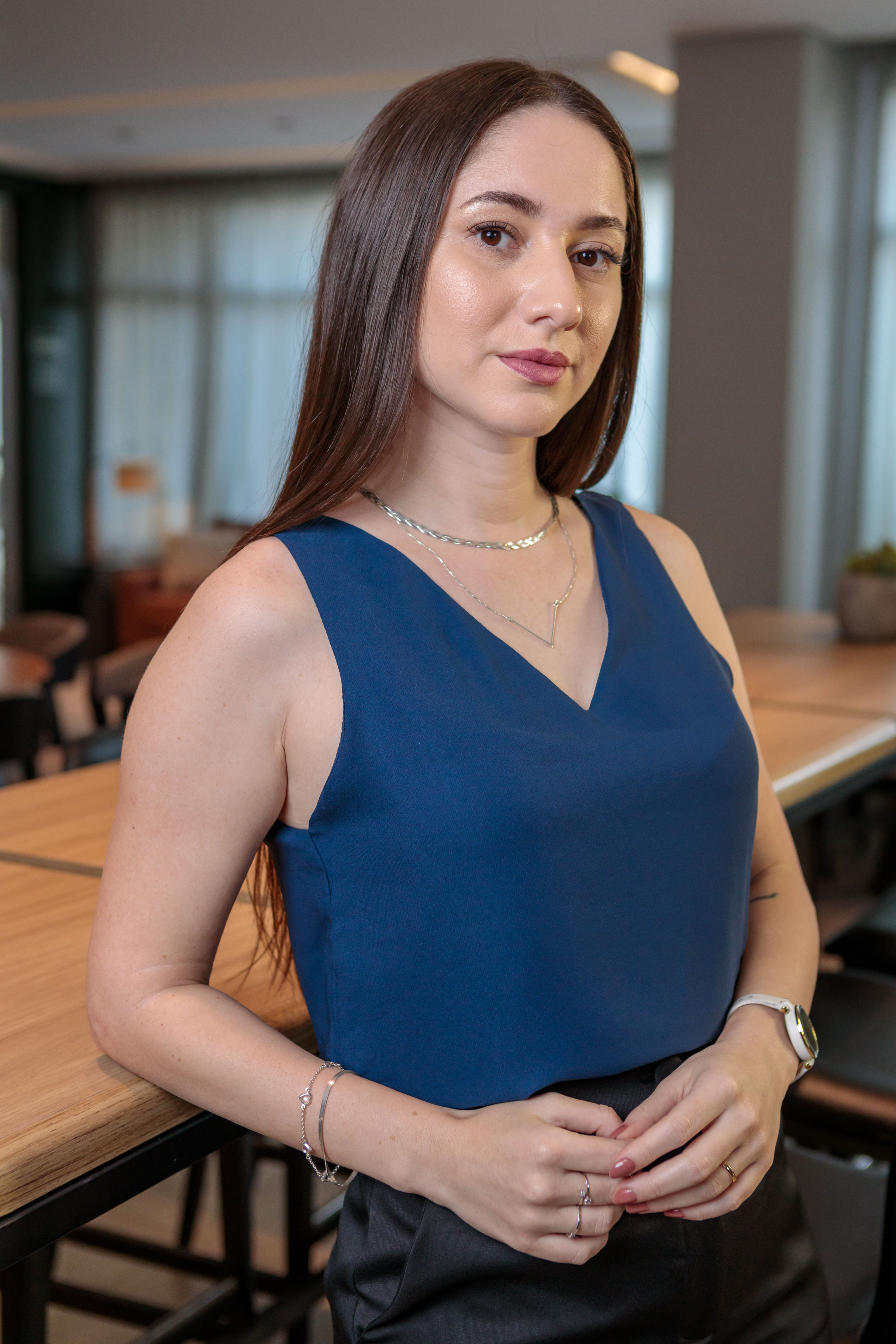 Blusa Regata Lisa Decote "V" Sabrina Azul Marinho