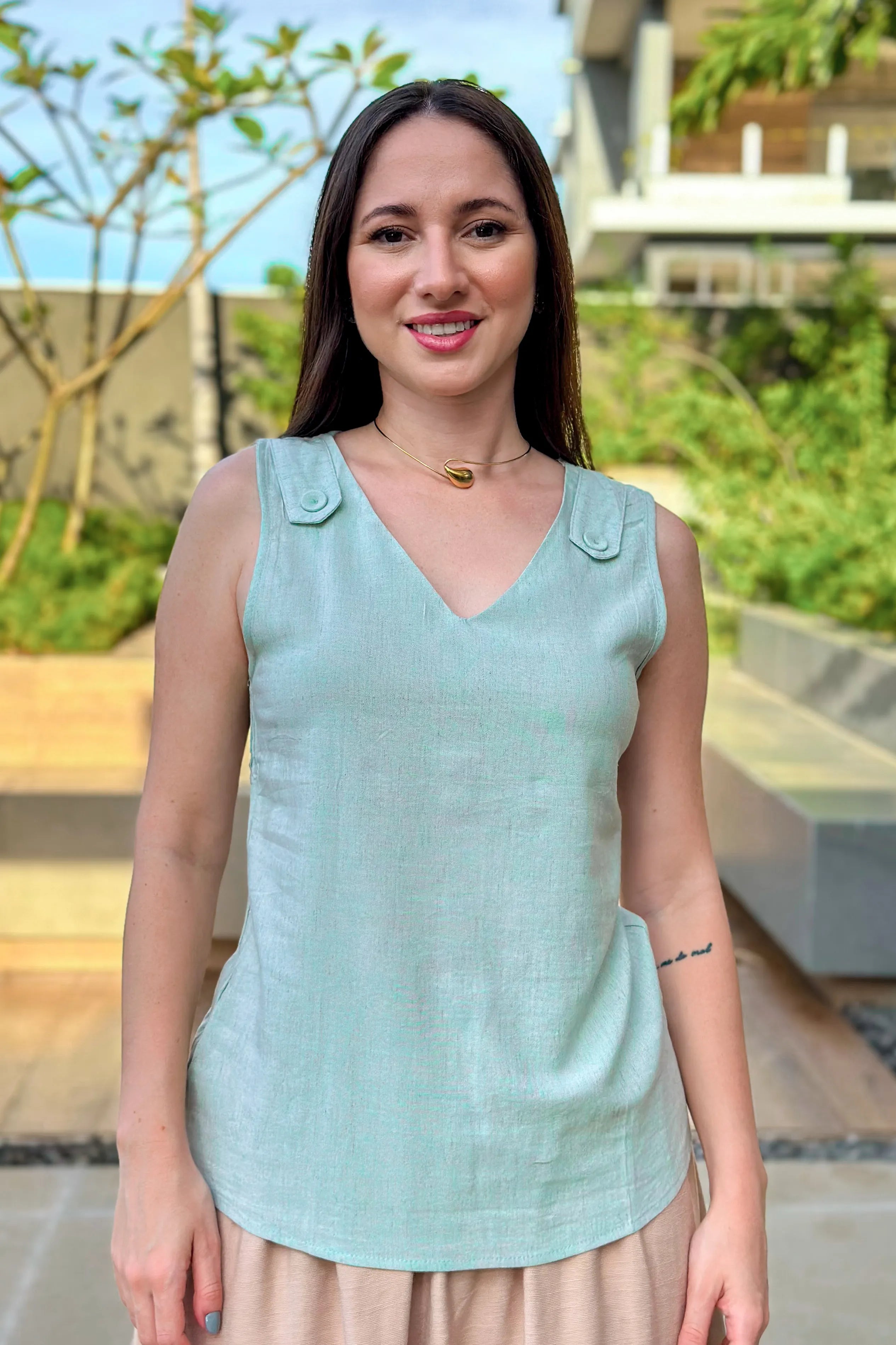 Blusa Regata Em Linho Detalhe Botão Rosy Azul Claro