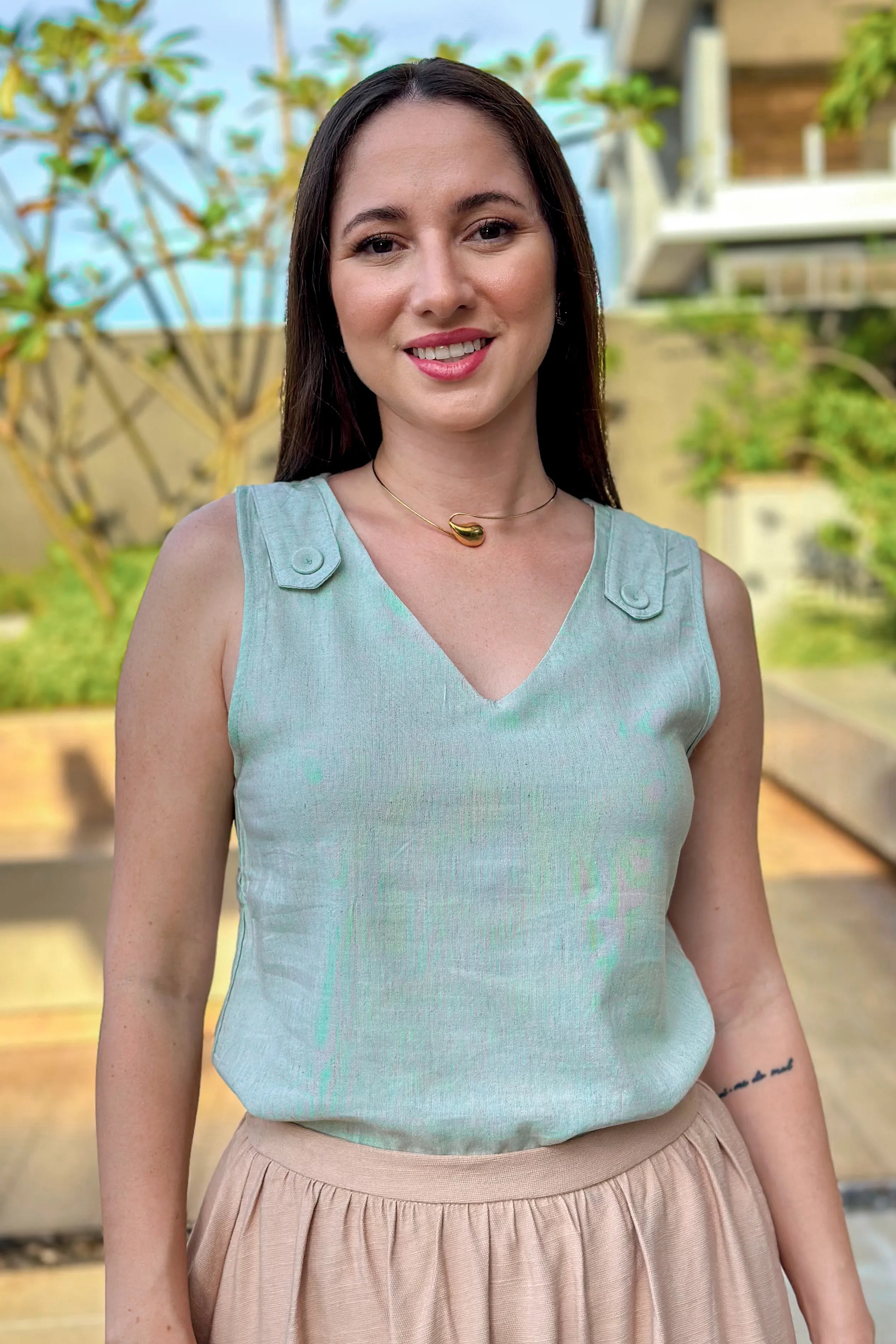 Blusa Regata Em Linho Detalhe Botão Rosy Azul Claro