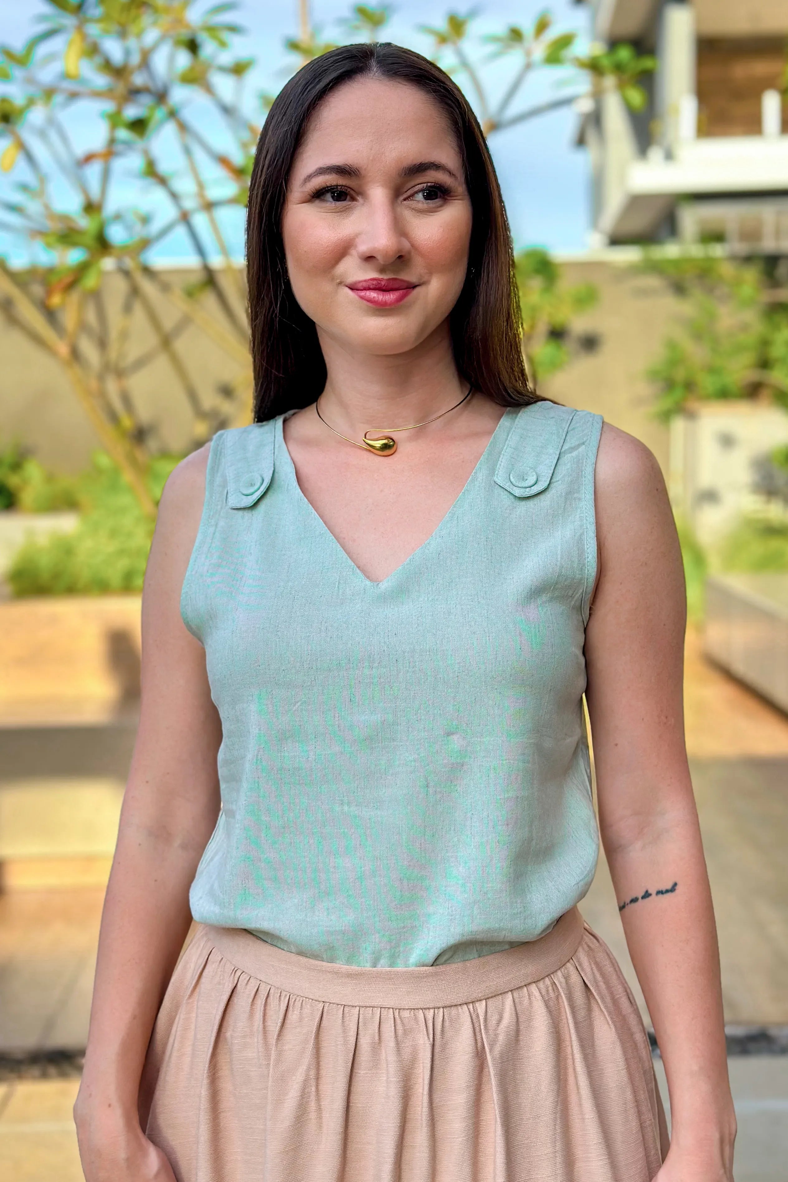 Blusa Regata Em Linho Detalhe Botão Rosy Azul Claro