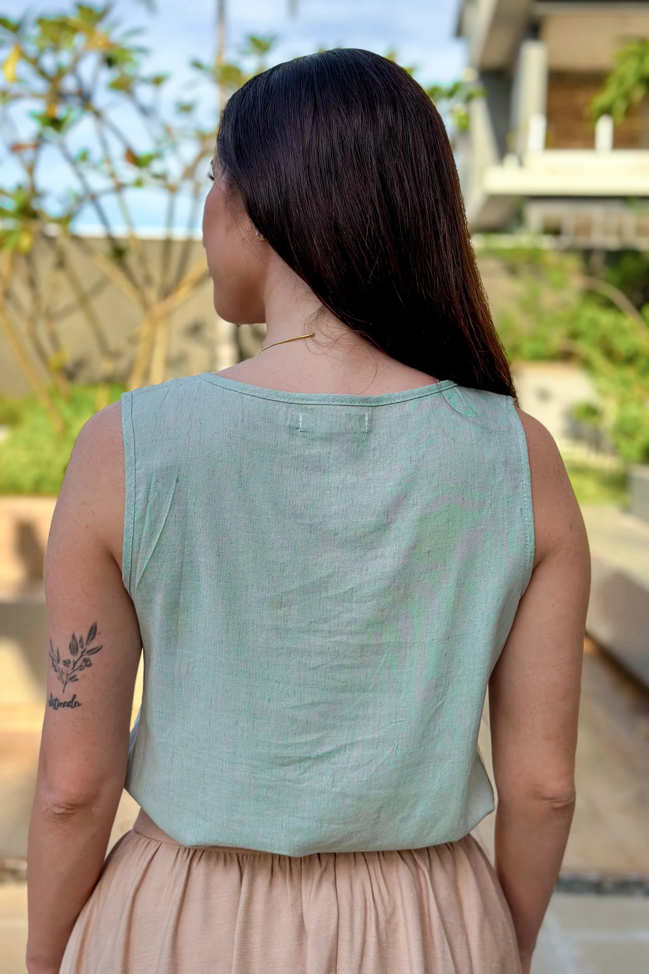Blusa Regata Em Linho Detalhe Botão Rosy Azul Claro