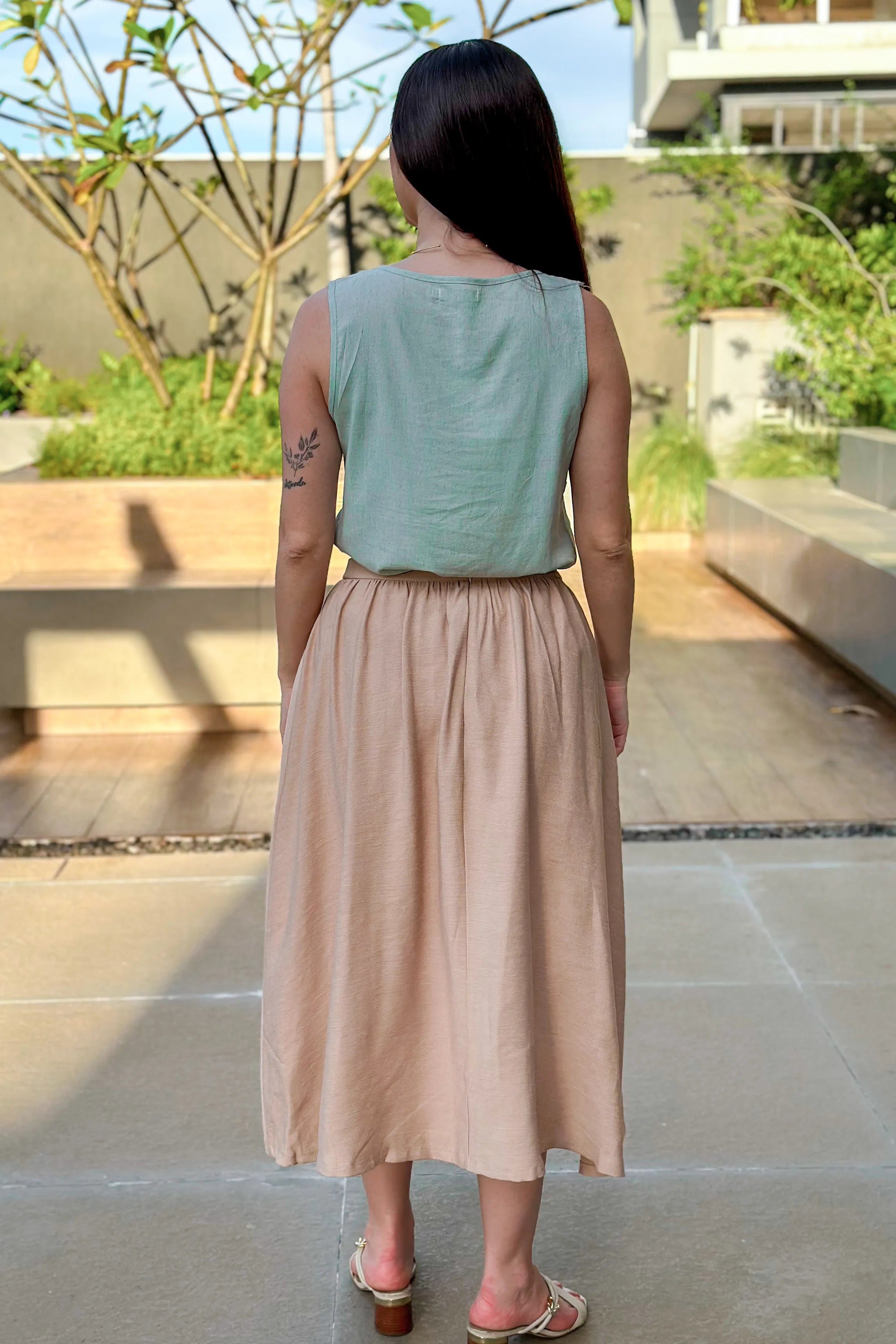 Blusa Regata Em Linho Detalhe Botão Rosy Azul Claro