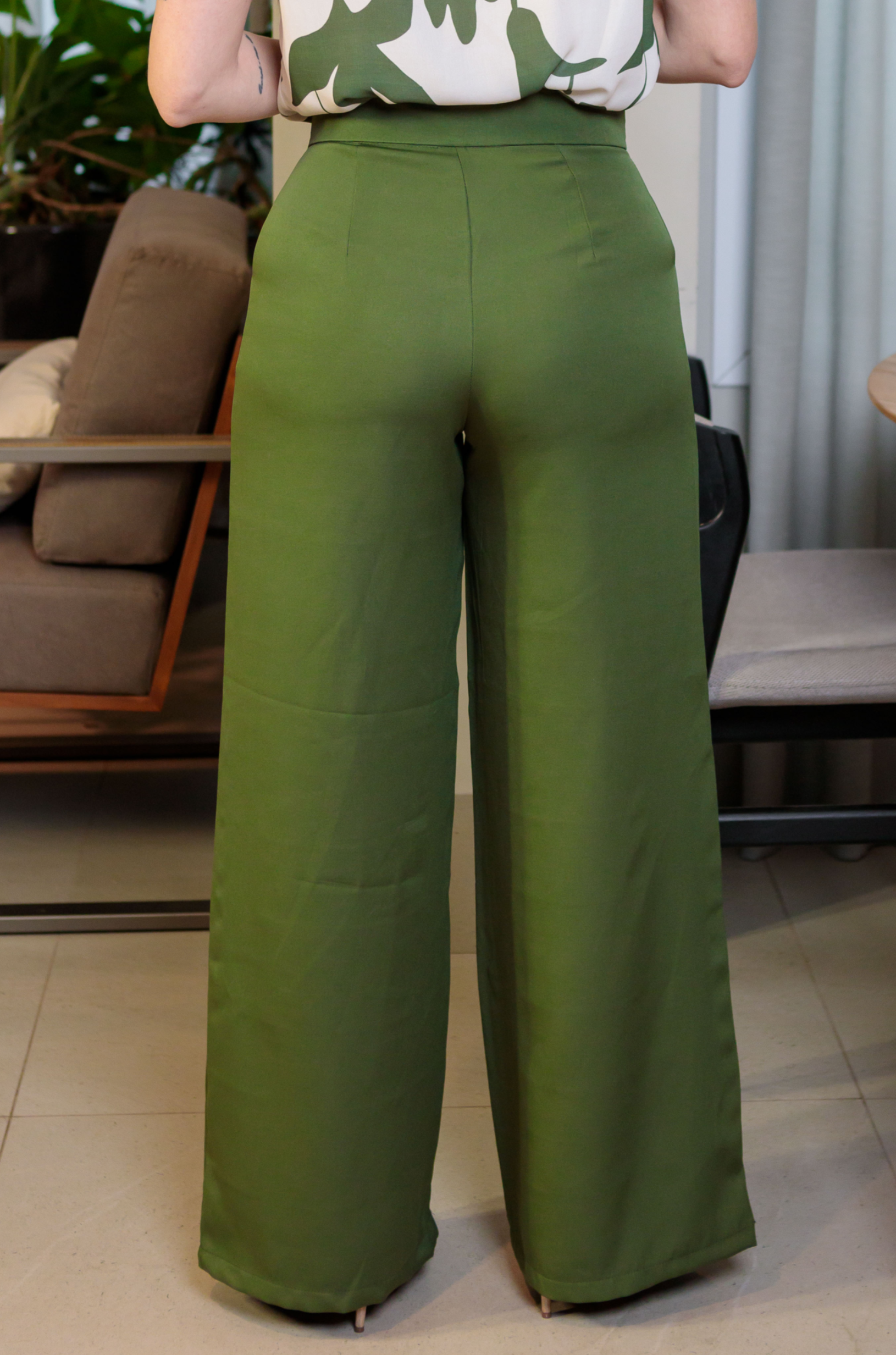 Calça Pantalona Alfaiataria Mariane Verde Militar