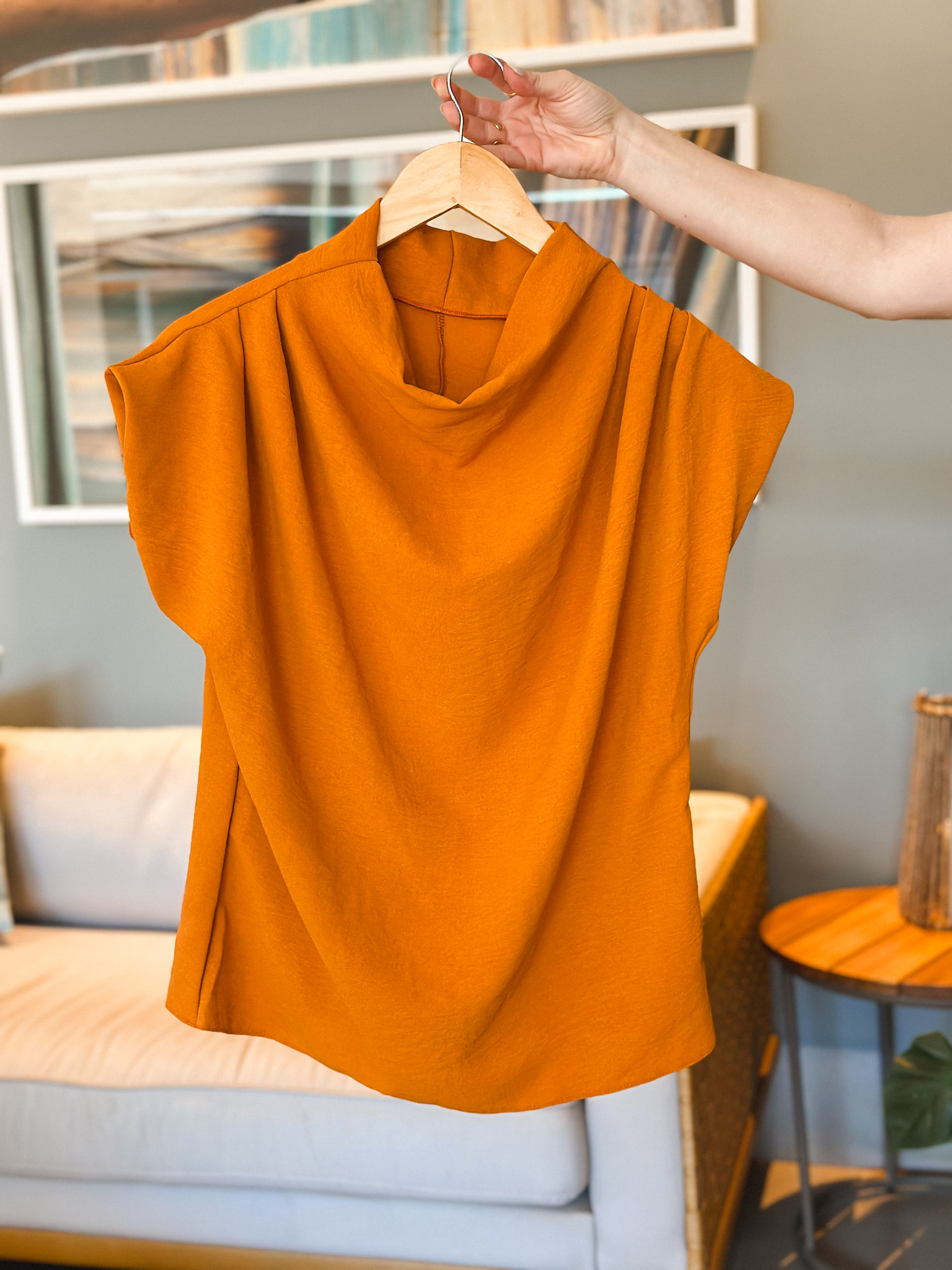 Blusa Manga Curta Gola Boba Andressa Caramelo