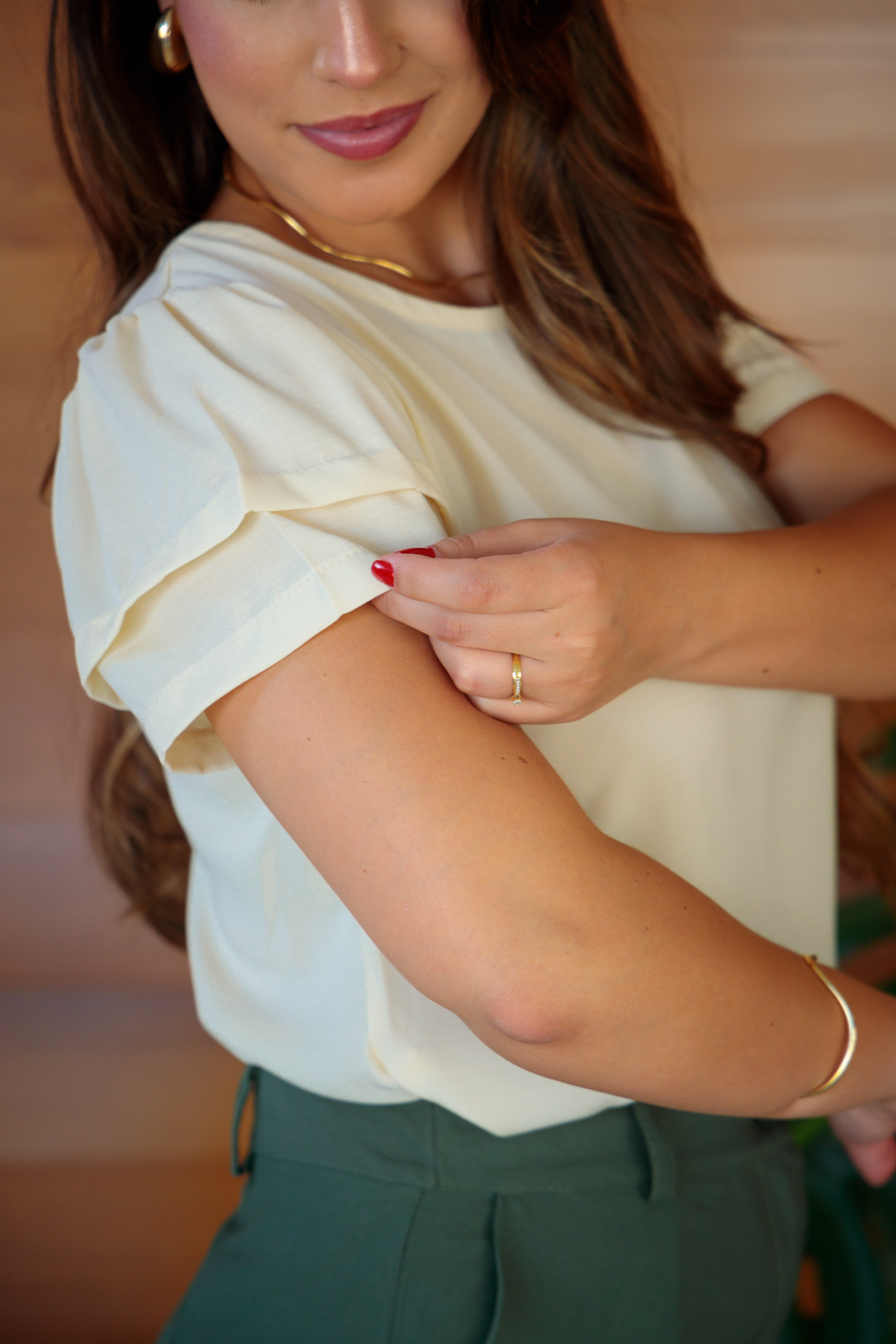 Blusa Manga Curta Lisa Babados Catarina Creme