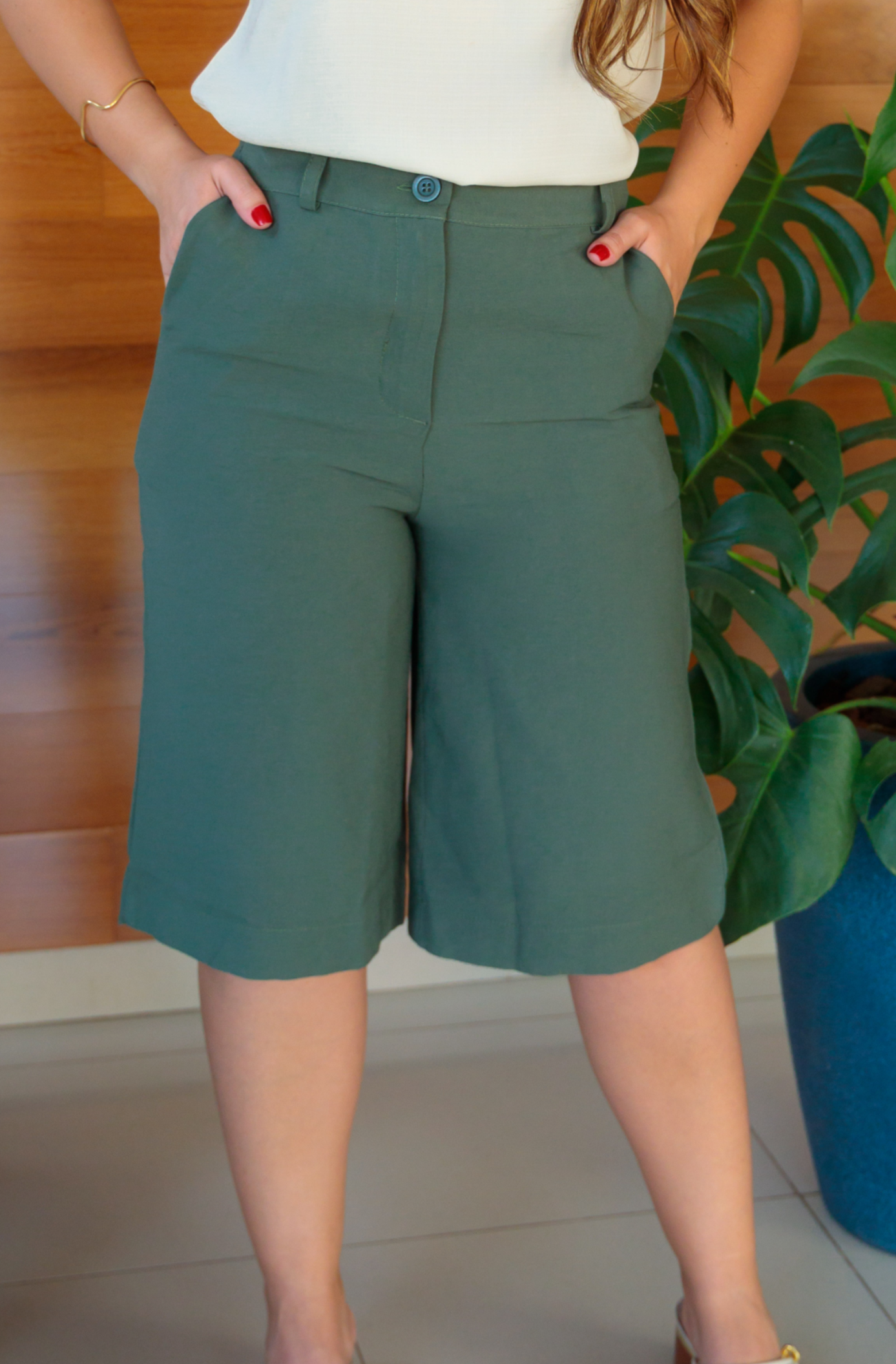 Bermuda Em Crepe Caetana Verde Militar