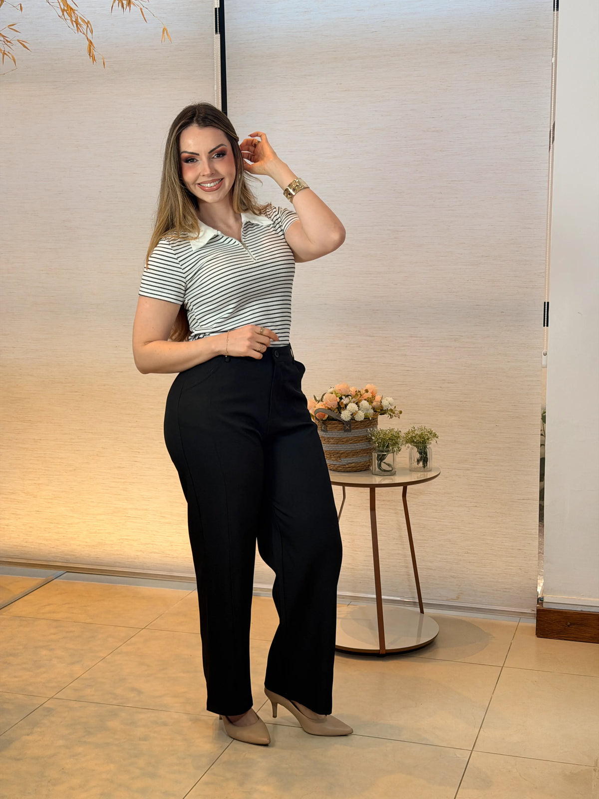 Conjunto: Blusa Melinda Branca + Calça Joyce Preta