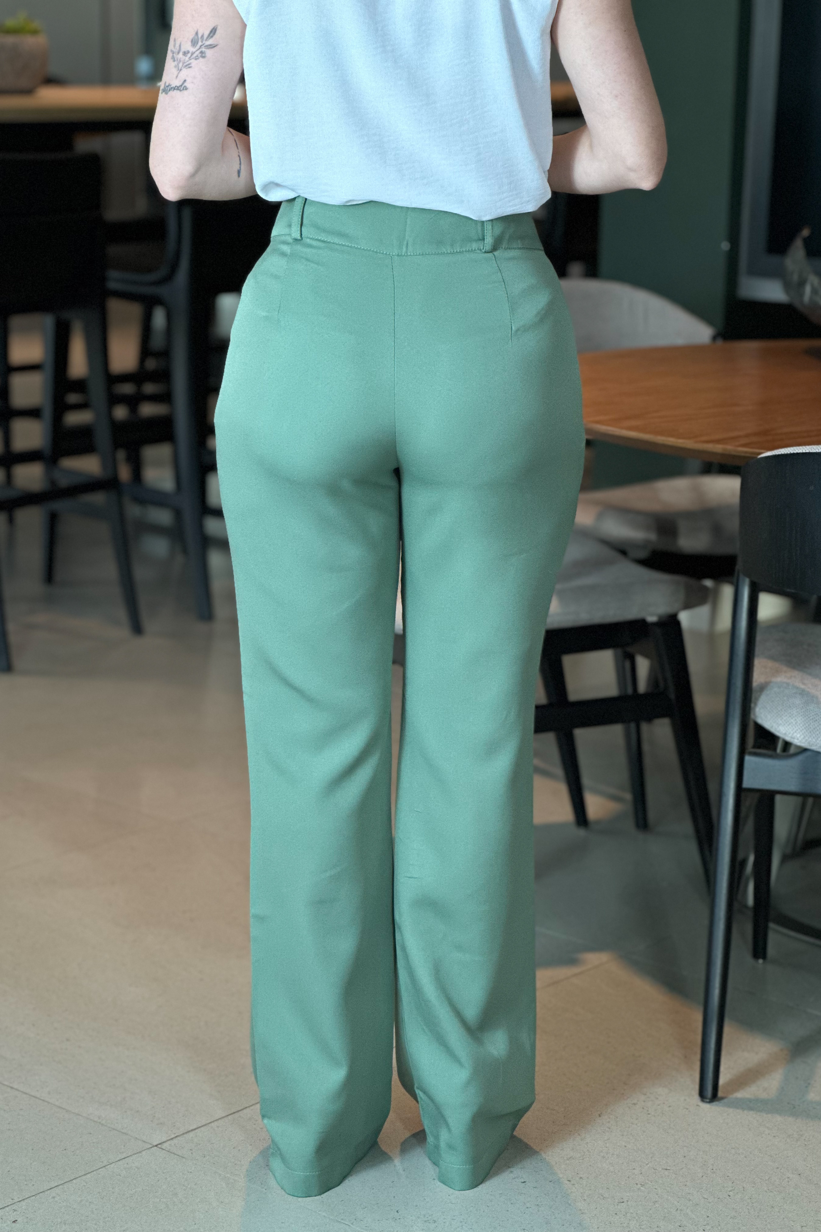 Calça Alfaiataria Flare Botão Duplo Marcela Verde Menta