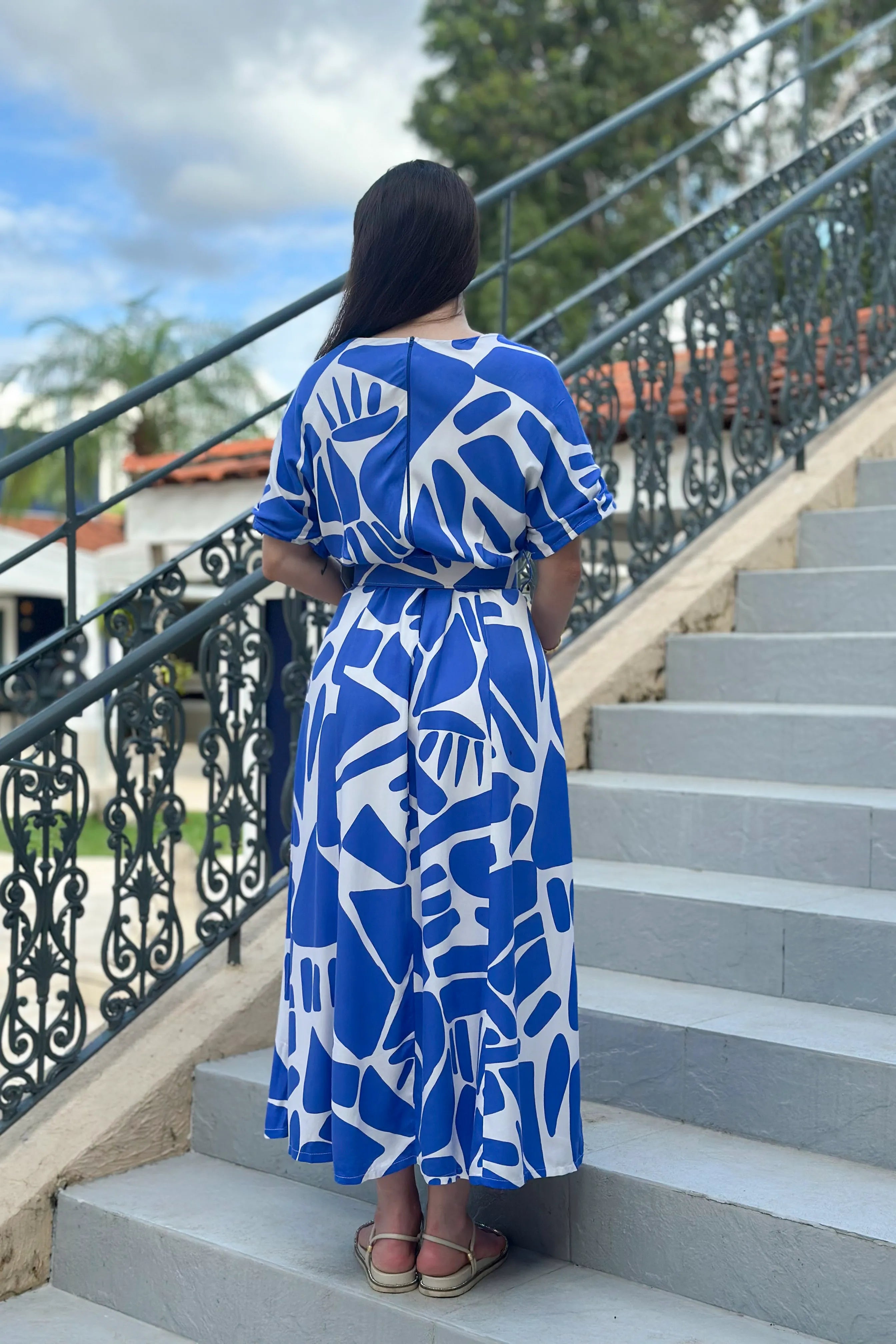 Vestido Midi Com Cinto Encapado Paola Estampado Azul