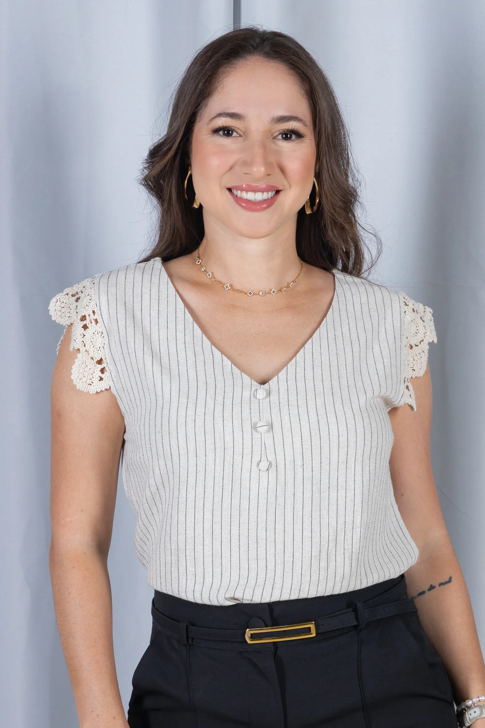 Blusa Regata em Visco-Linho Decote em "V" Detalhe em Renda Melissa Off White
