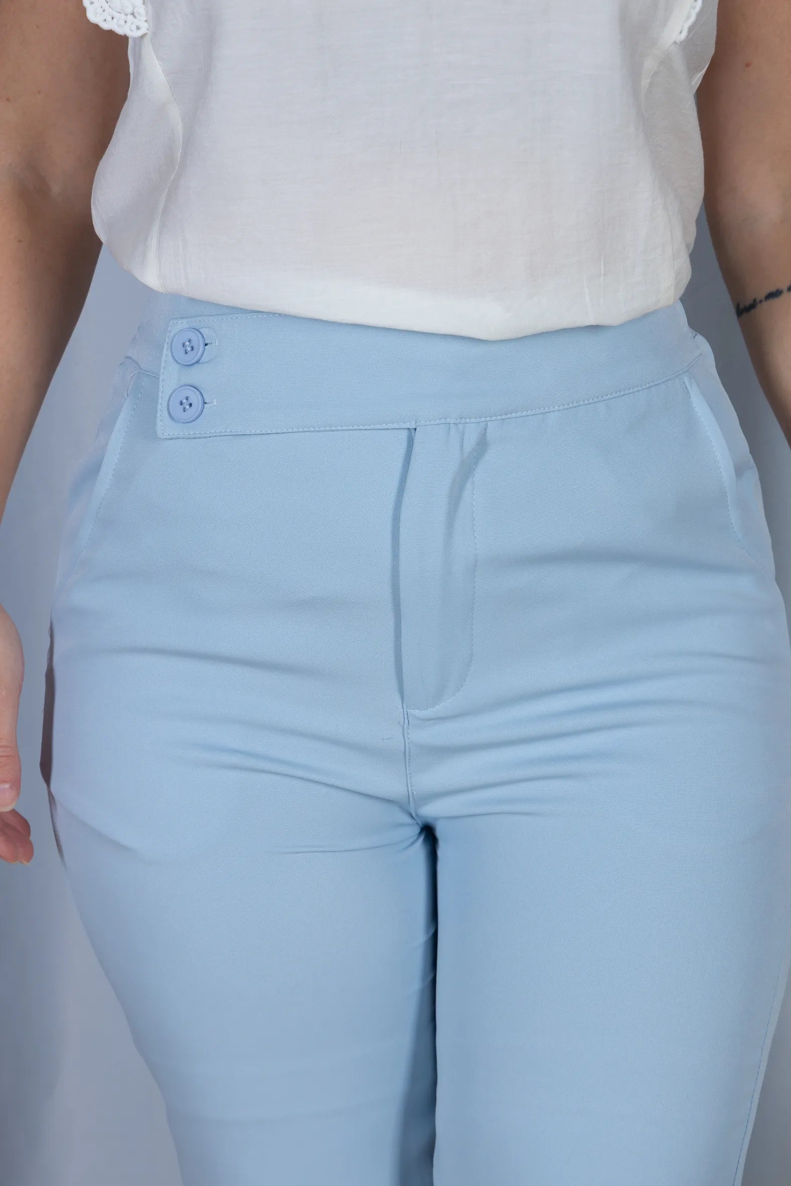 Calça Corte Reto em Alfaiataria Cós Assimétrico com Elástico Yasmin Azul