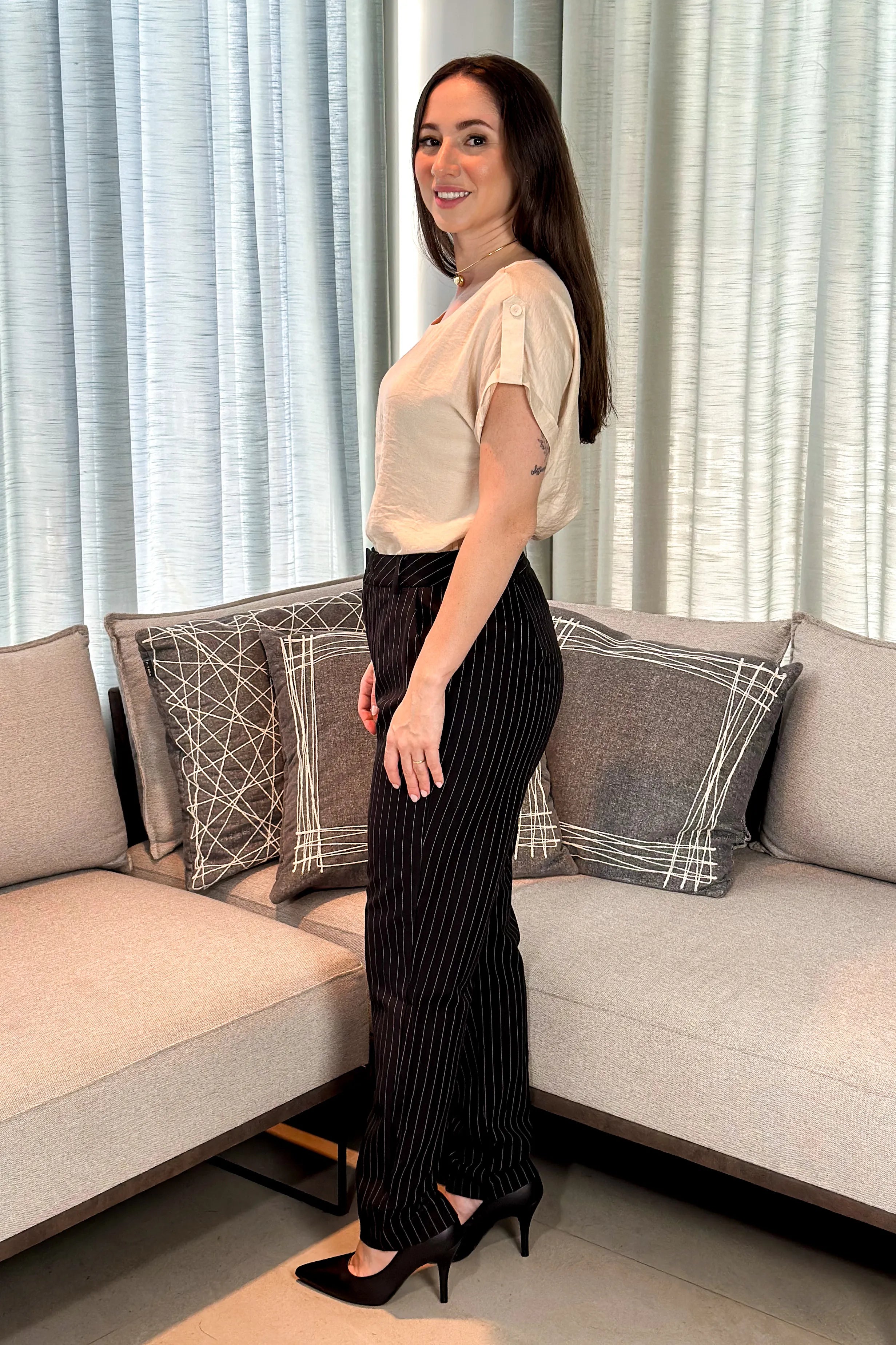 Blusa Manga Curta Detalhe Manga Fernanda Bege