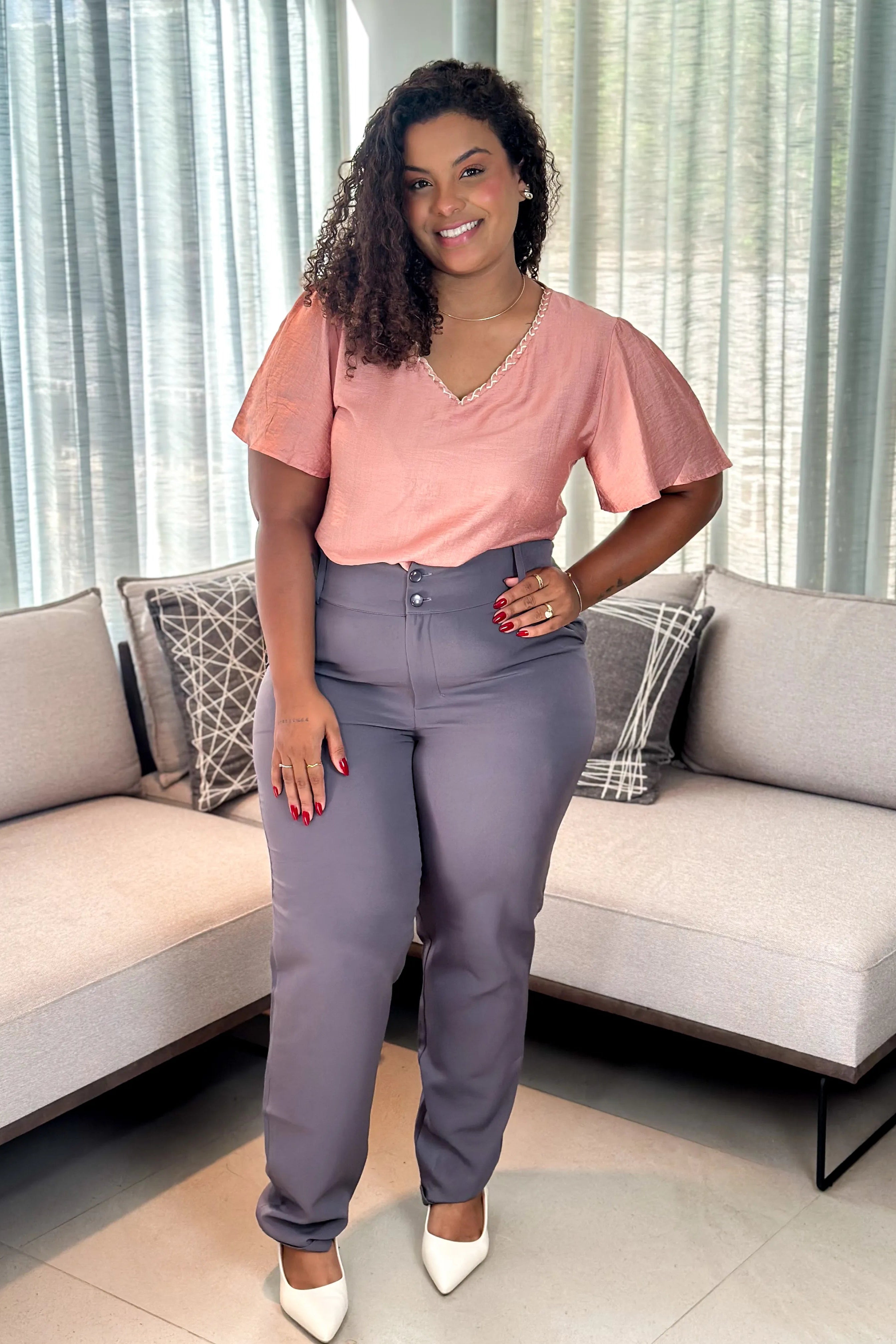 Blusa Manga Curta Visco Acetinado Decote "V" Detalhe Gola Cassia Rose