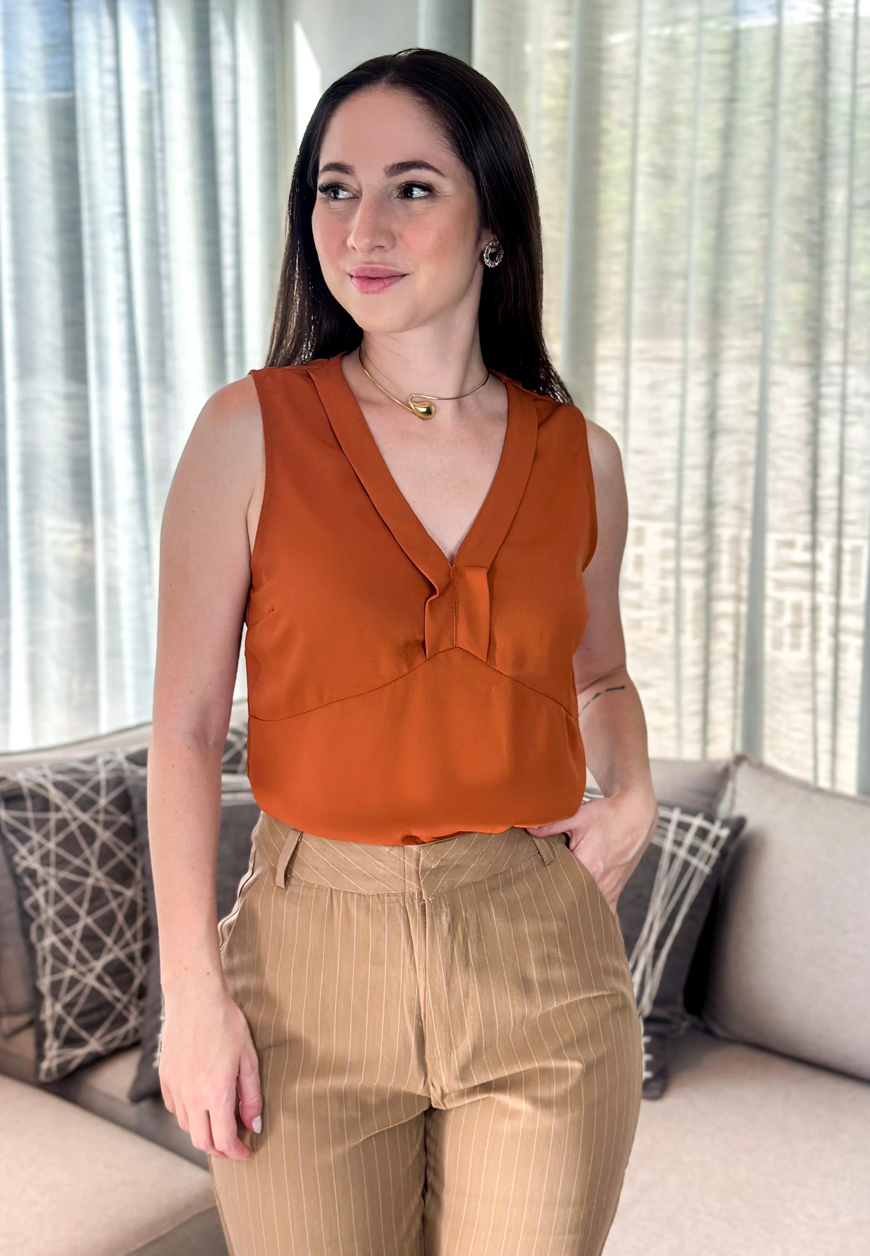 Blusa Regata New Crepe Decote "V" Thalia Terracota