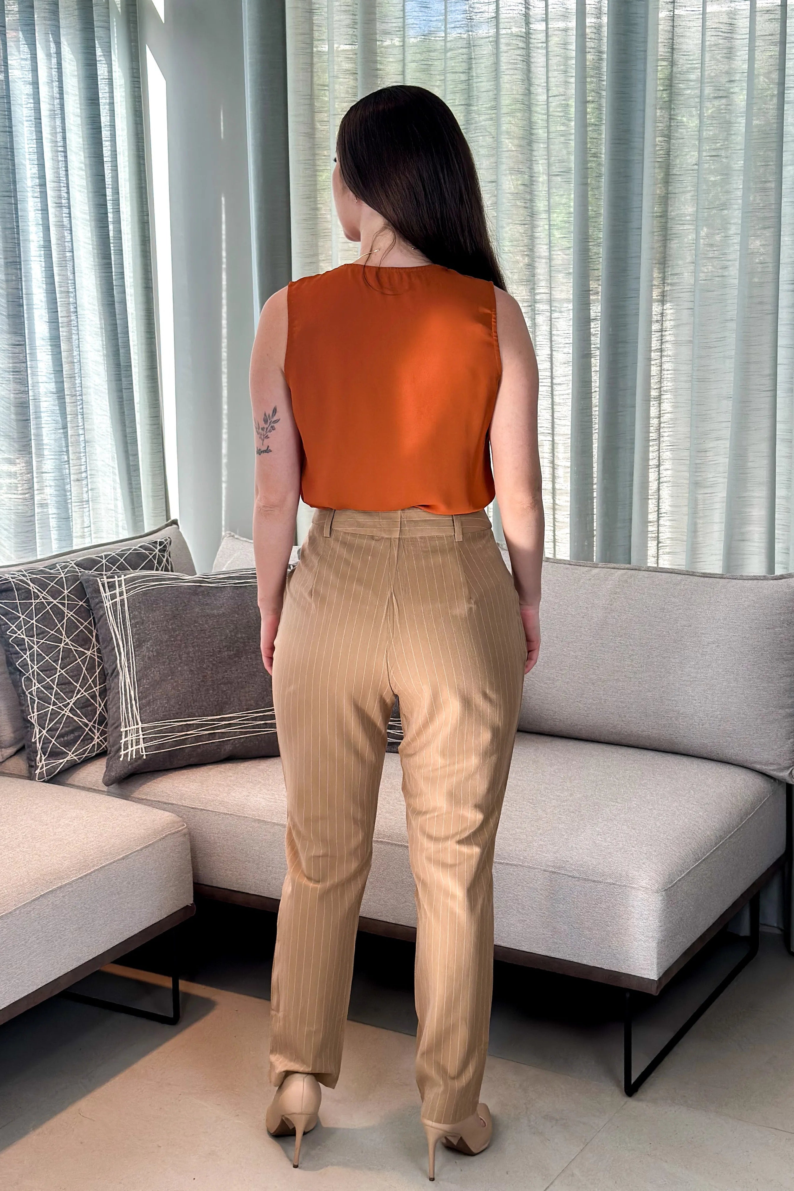 Blusa Regata New Crepe Decote "V" Thalia Terracota