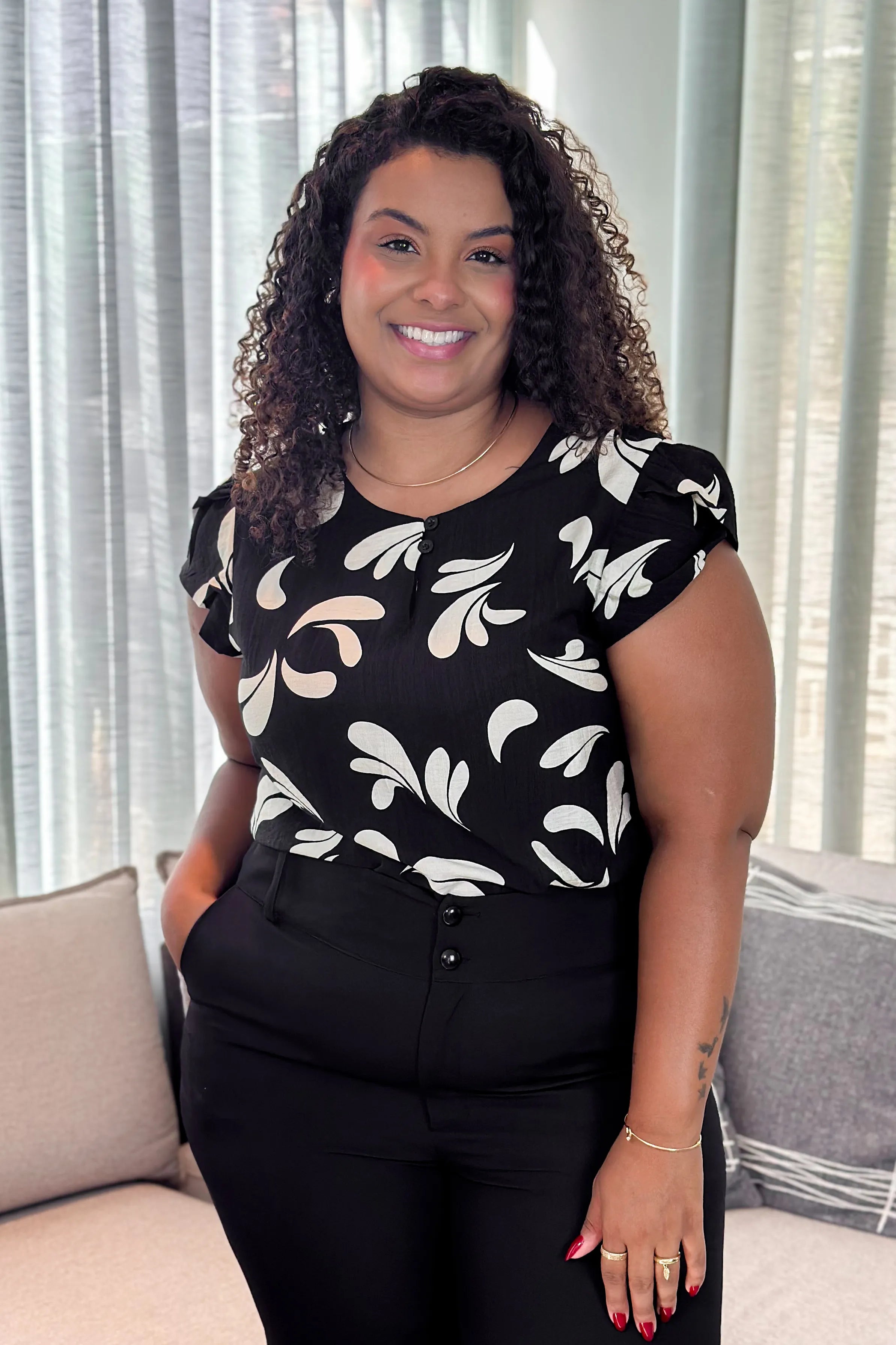 Blusa Manga Transpassada Visco Soft Detalhe Botão Magali Estampada Preta