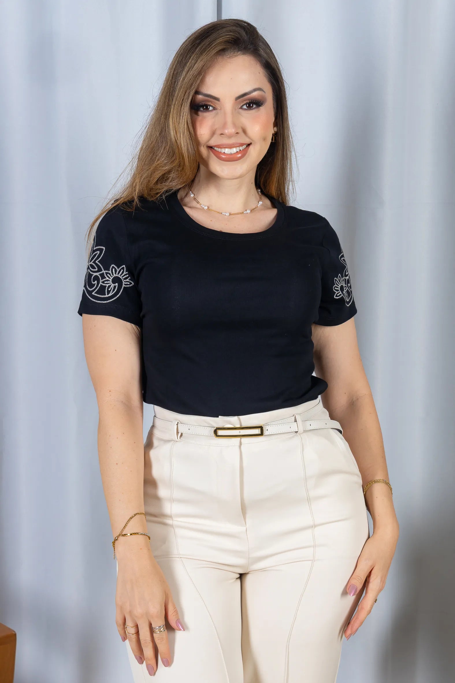 Blusa Manga Curta com Detalhes Bordados Cotton Lycra Milena Preta