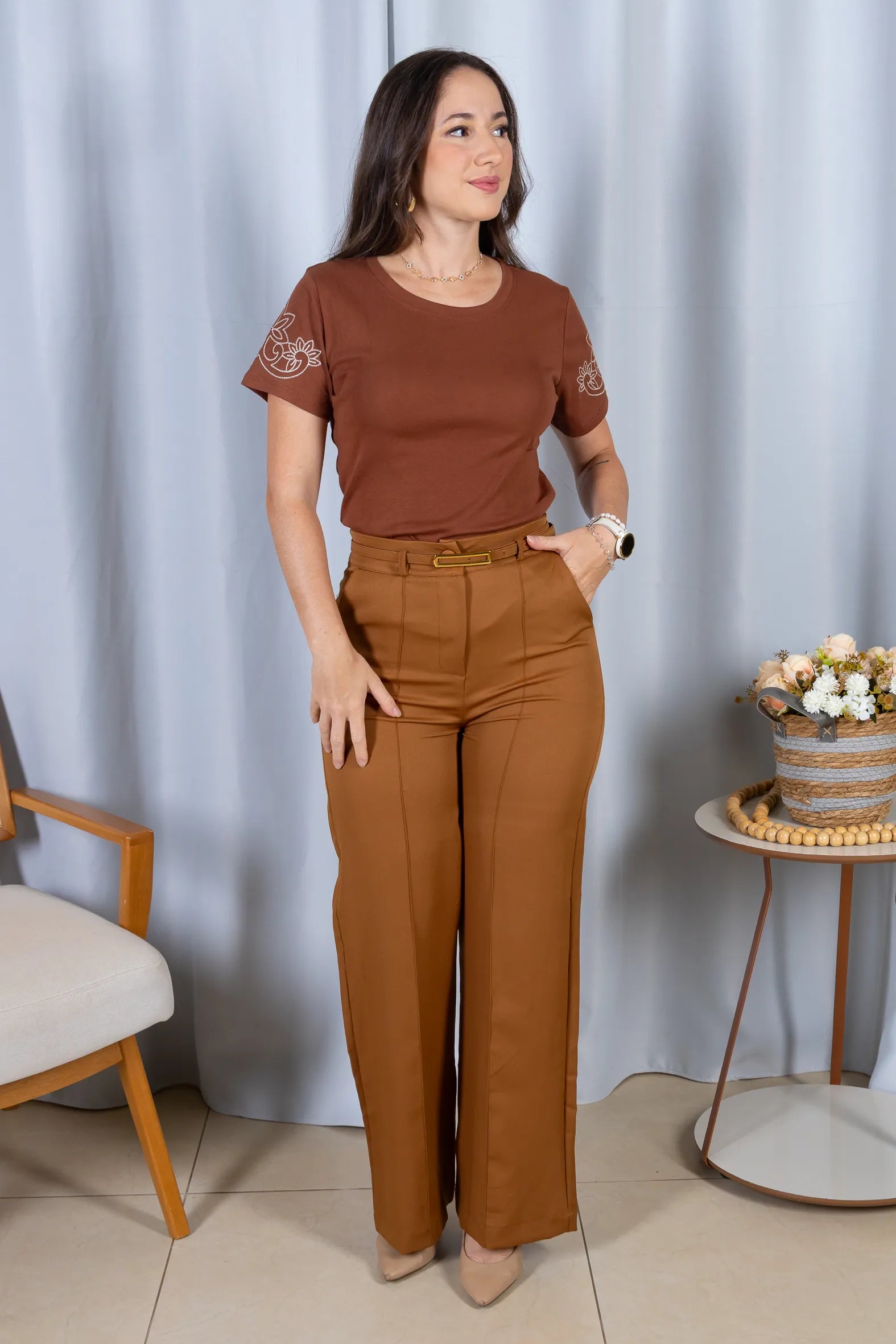 Blusa Manga Curta com Detalhes Bordados Cotton Lycra Milena Marrom