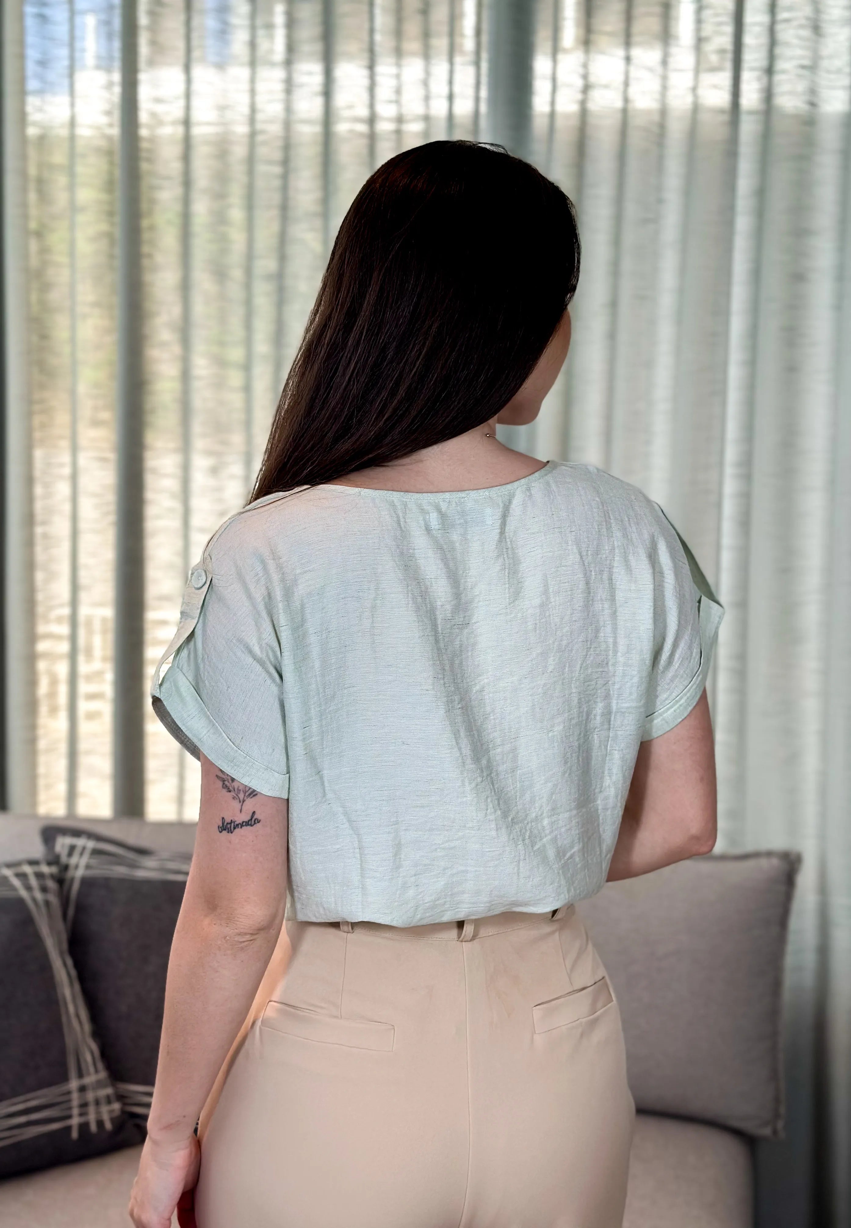 Blusa Manga Curta Detalhe Manga Fernanda Verde Claro