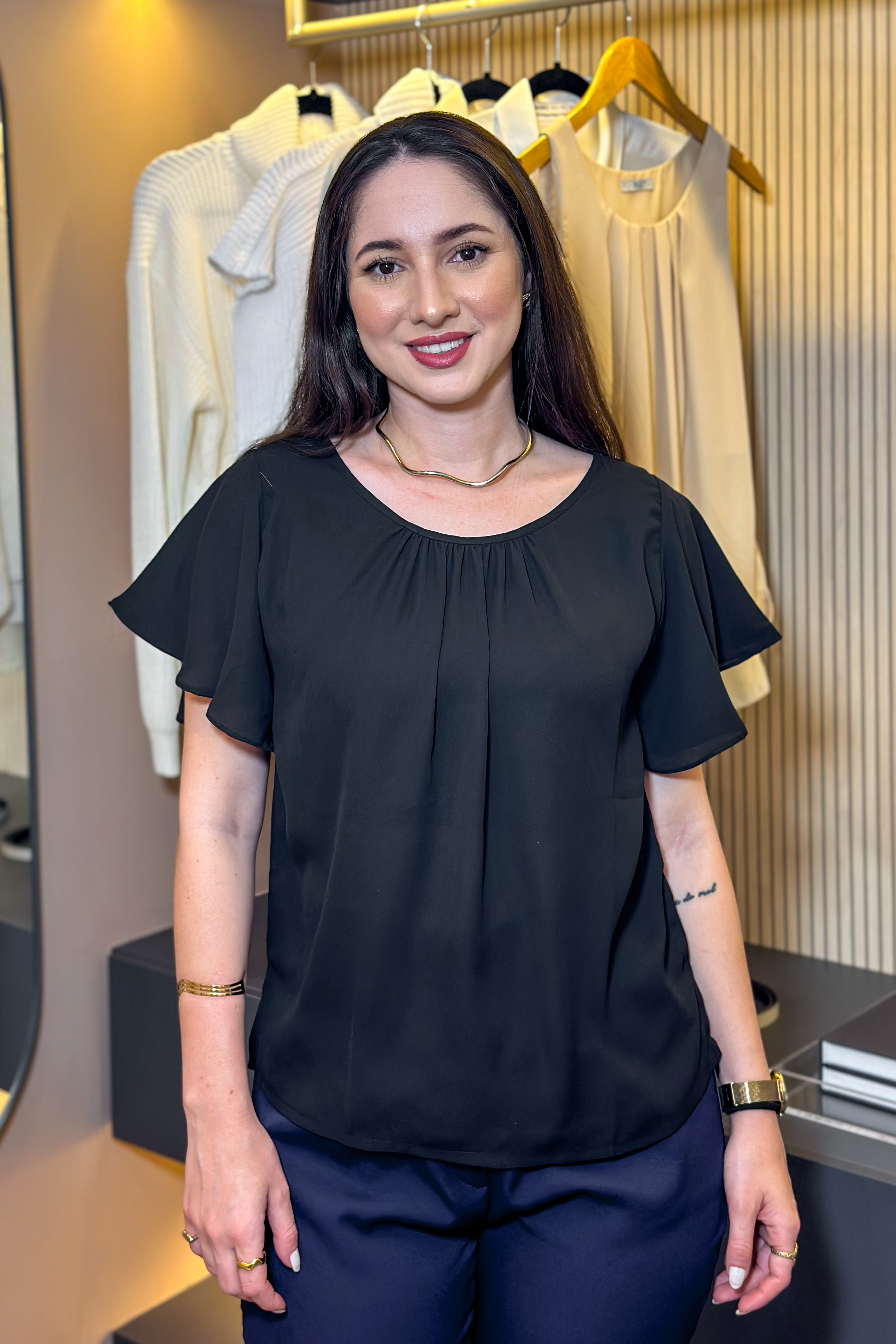 Blusa Manga Flutuante Pregas Colo Alessandra Preta
