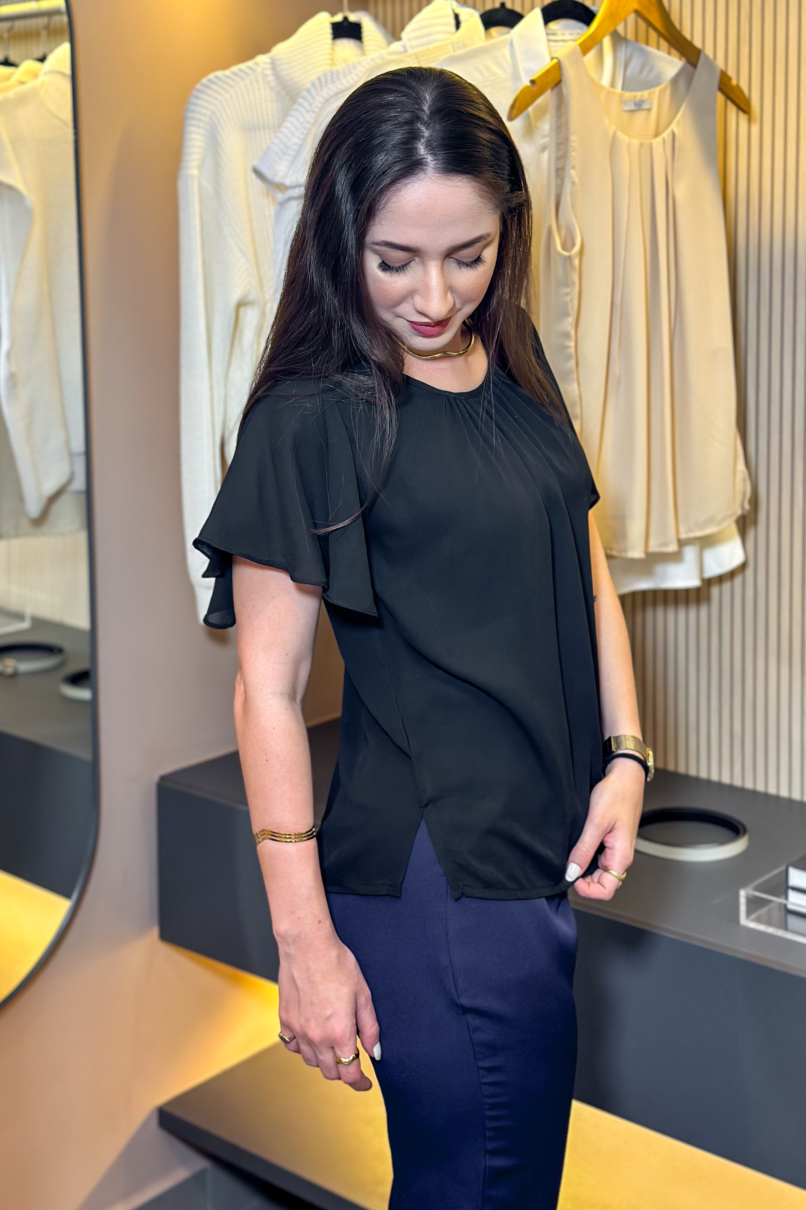 Blusa Manga Flutuante Pregas Colo Alessandra Preta