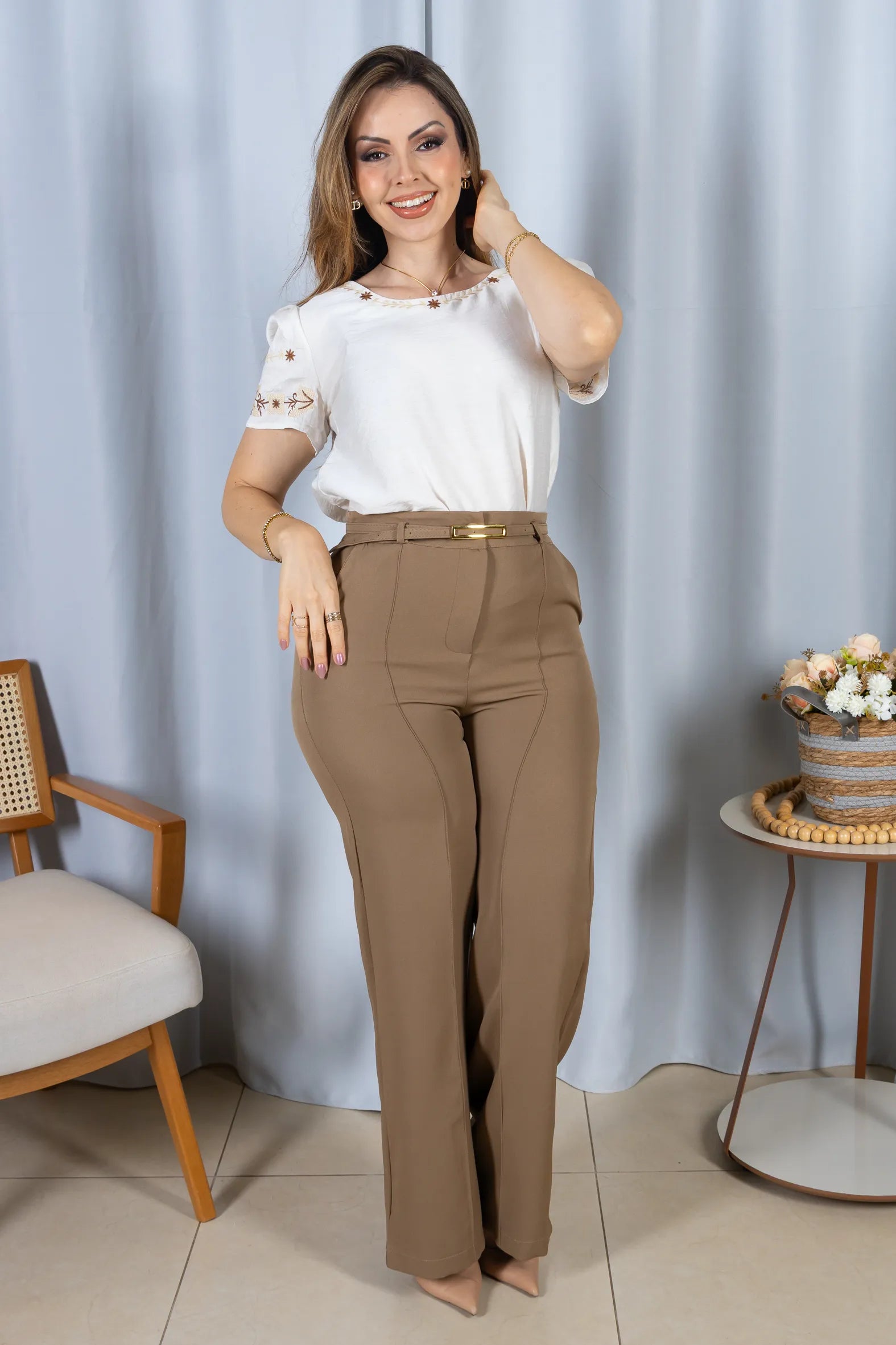 Blusa Manga Curta com Detalhes Bordados Visco Fine Juliana Off White