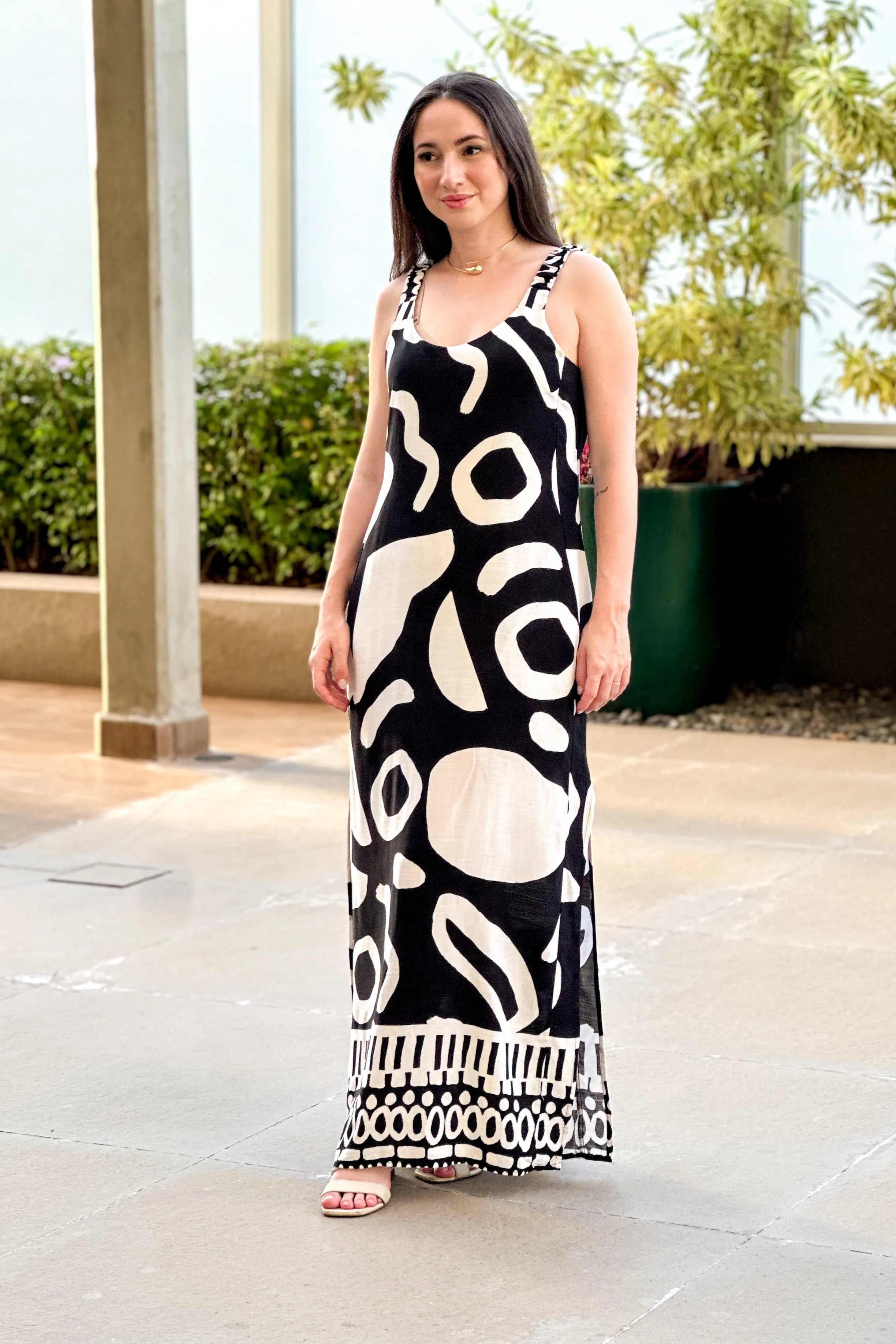 Vestido Regata Visco Premium Midi Detalhe Fenda Leticia Estampado Preto