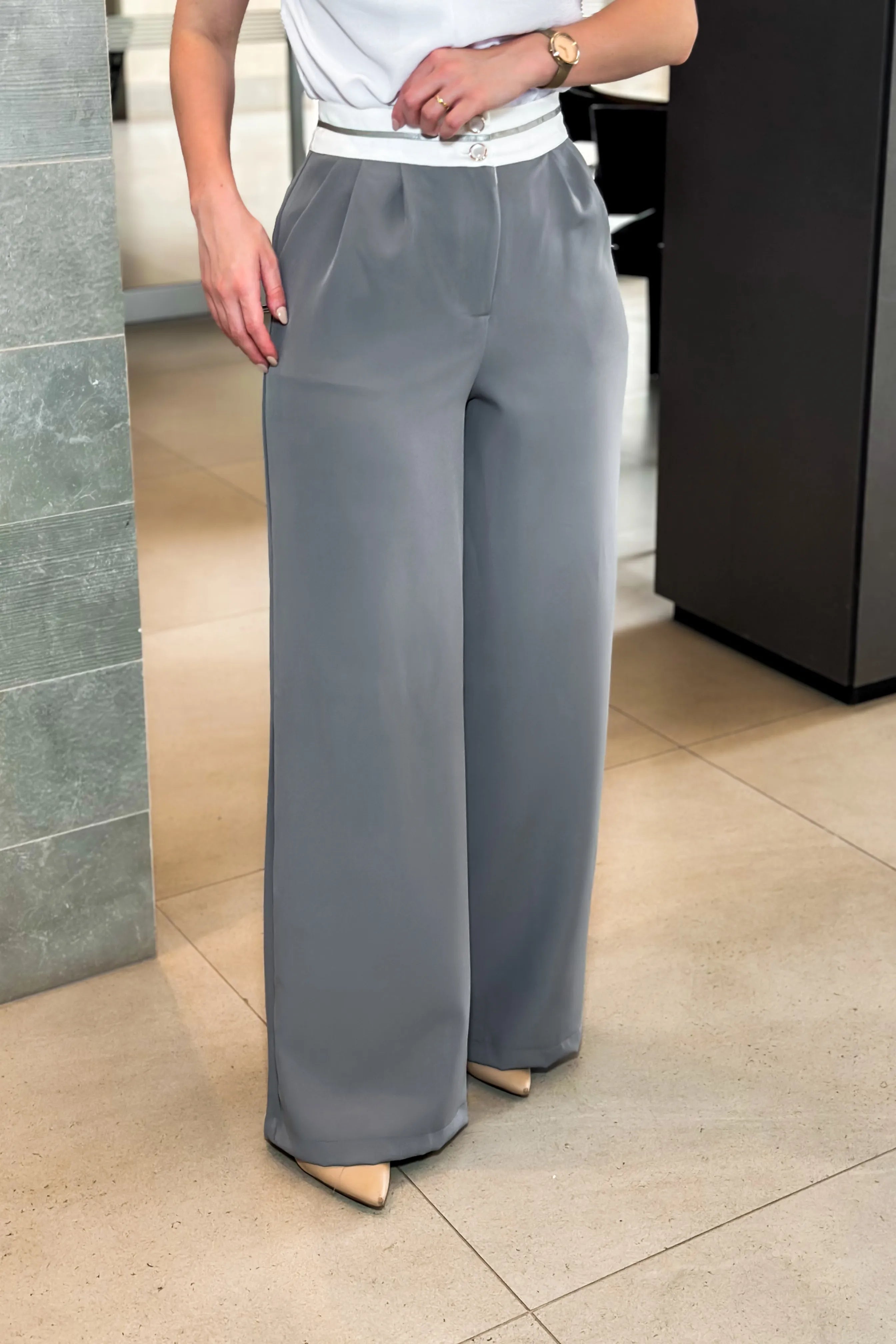Calça Pantalona Detalhe Cós Renata Cinza