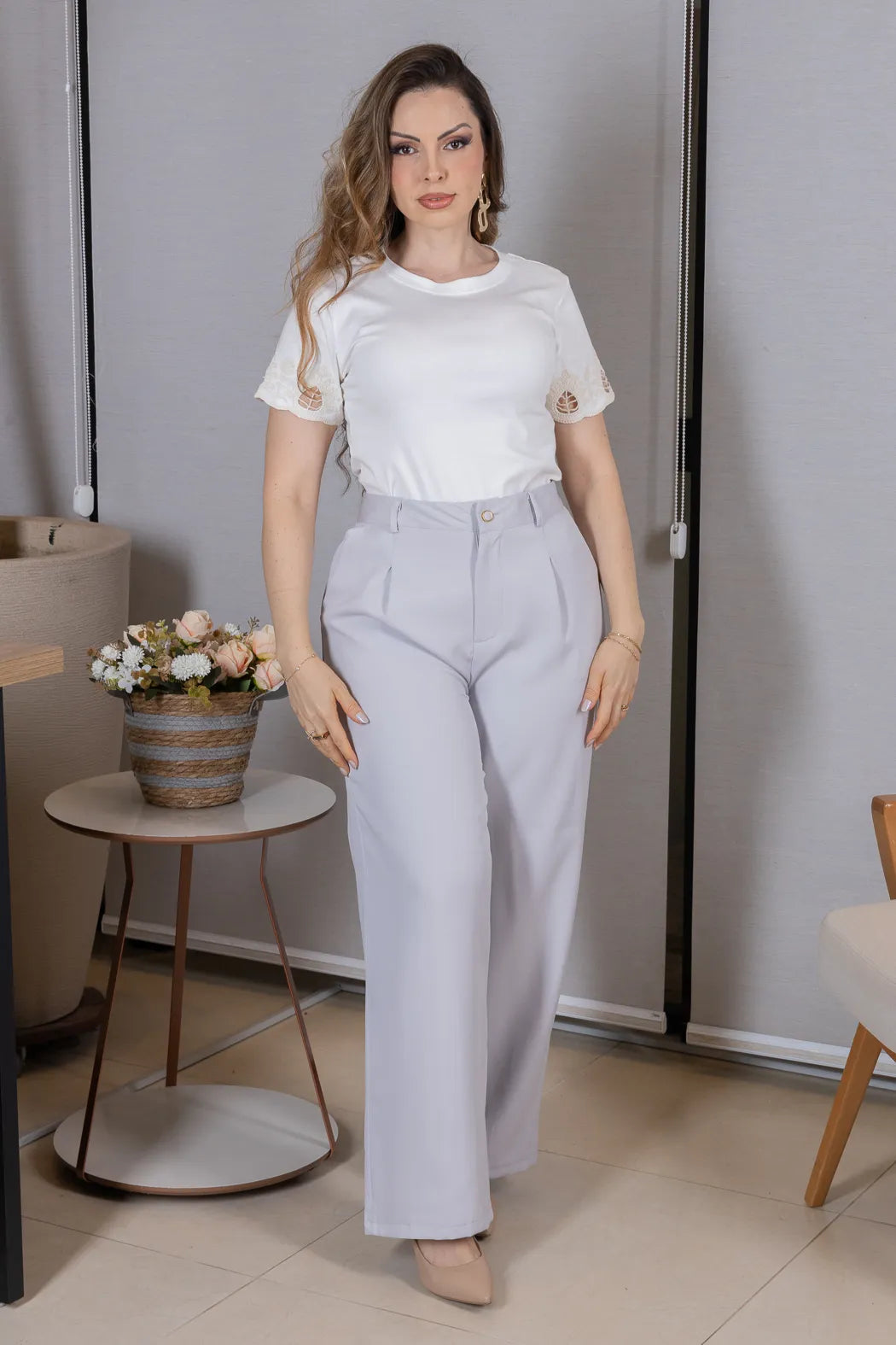 Blusa Manga Curta com Detalhe Bordado Vazado em Cotton Lycra Monique Branca